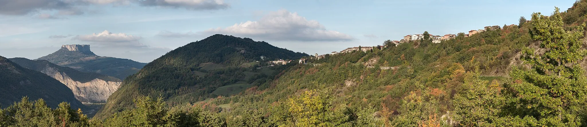 Photo showing: Pietra di Bismantova e Sologno - Villa Minozzo, Reggio Emilia, Italia