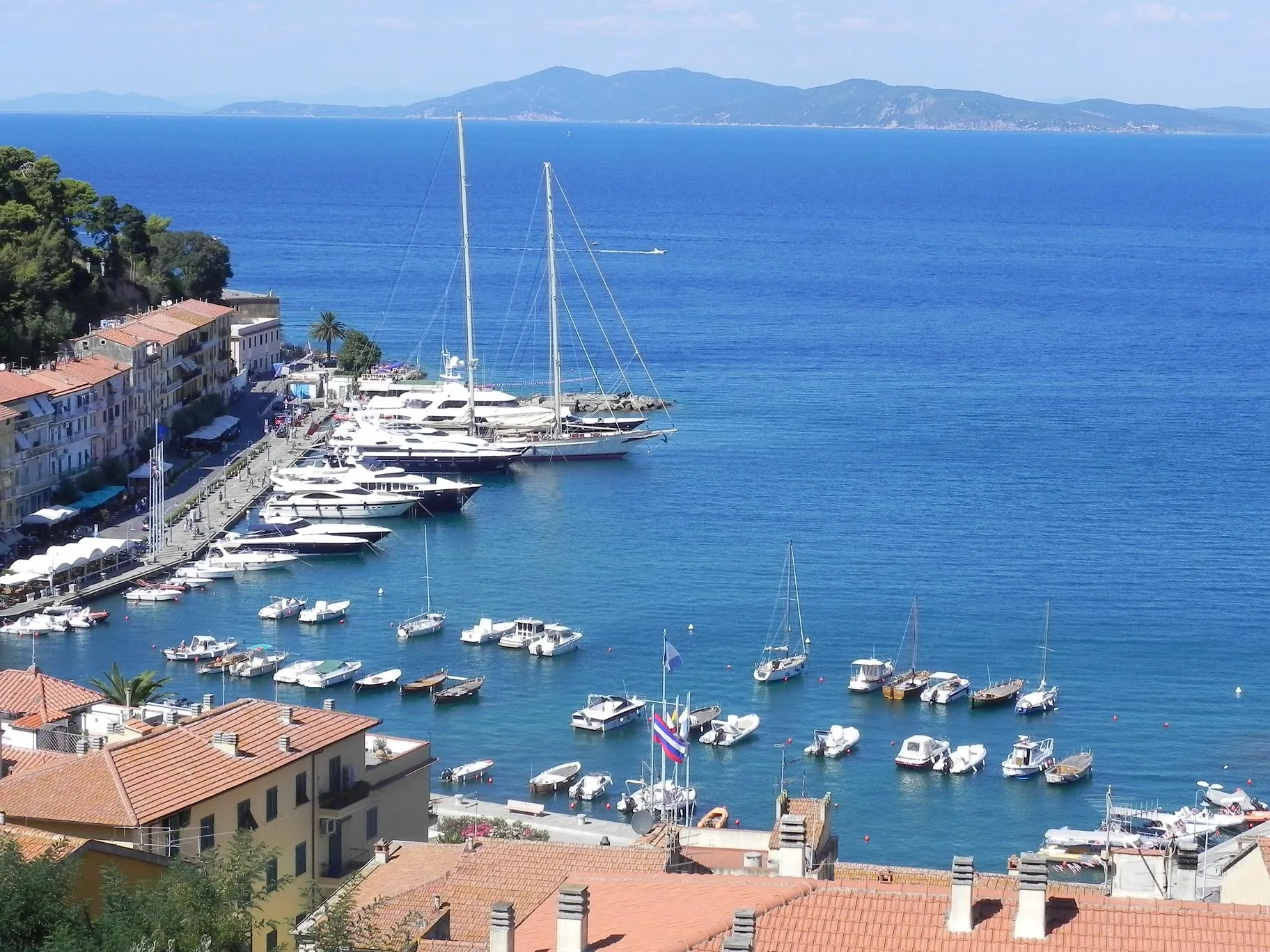 Photo showing: Panoramica sul porto vecchio di Porto Santo Stefano.