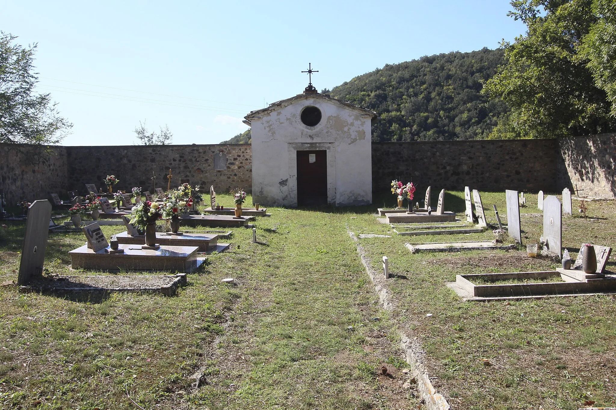 Photo showing: Cemetery of La Befa, Murlo, Province of Siena, Tuscany, Italy