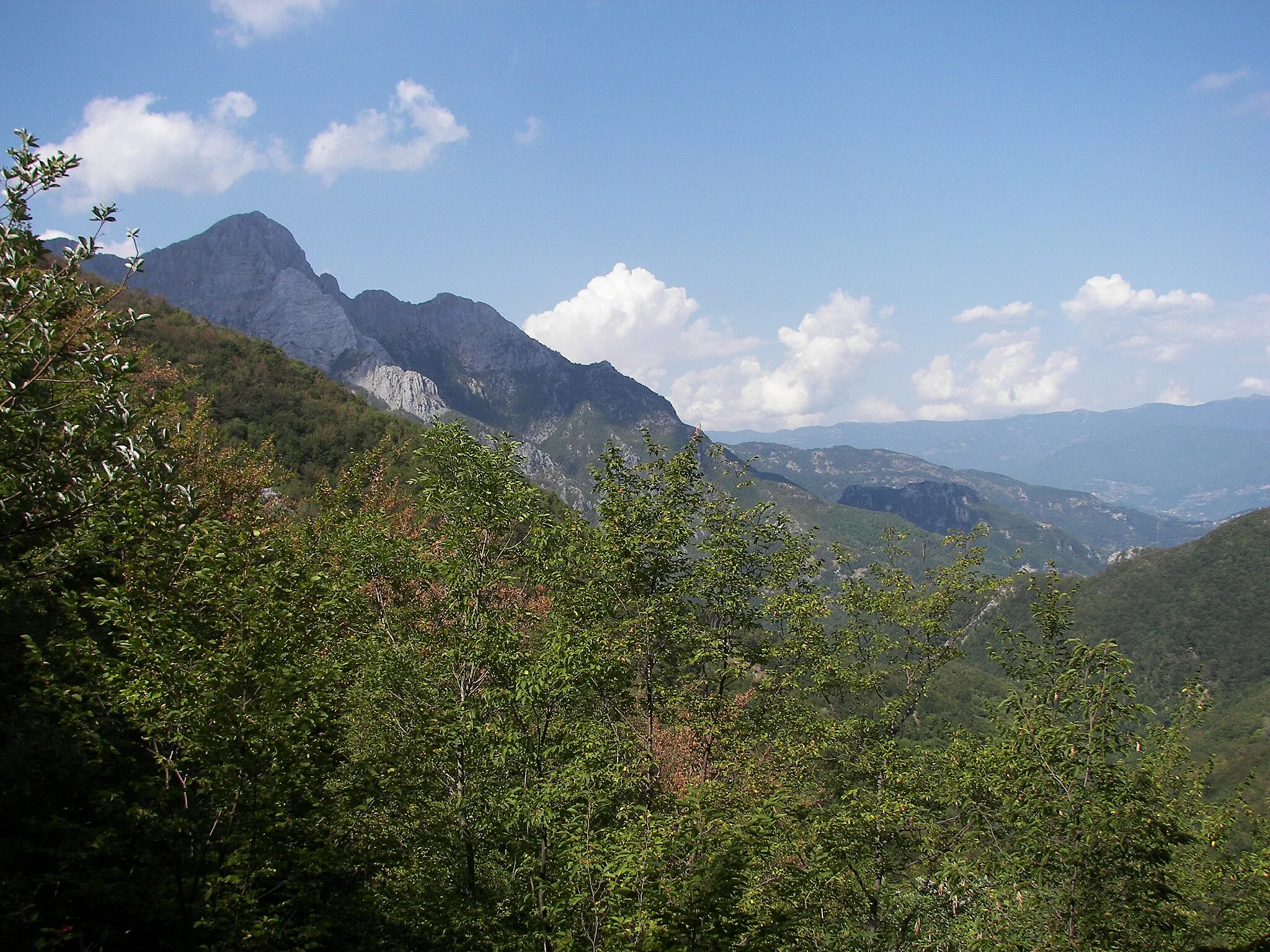 Photo showing: Fornovolasco - Alpi Apuane - Vallata di Fornovolasco