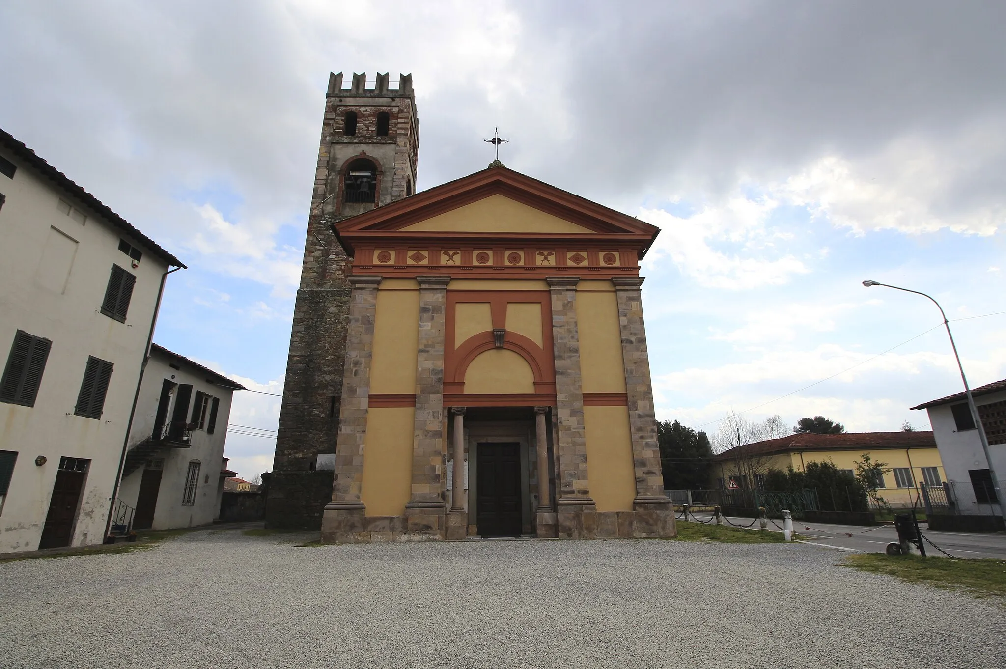 Photo showing: Church Santo Stefano, Tassignano, hamlet of Capannori, Province of Lucca, Tuscany, Italy