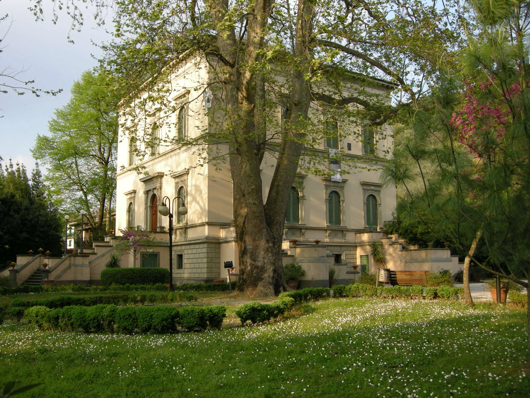 Photo showing: Villa renatico martini