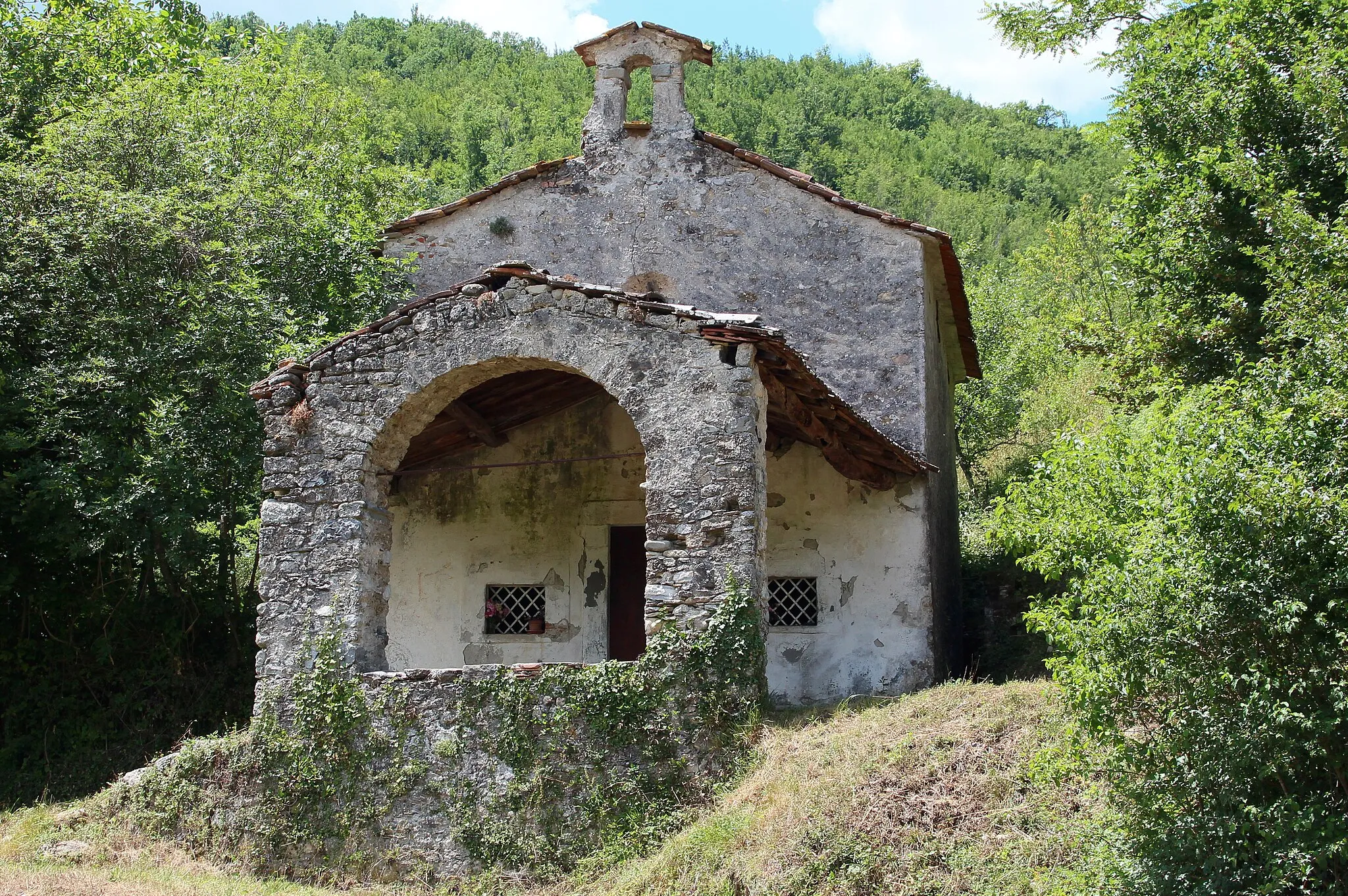Photo showing: church Madonna del Popolo, Cortila, hamlet of Fivizzano, Province of Massa-Carrara, Tuscany, Italy
