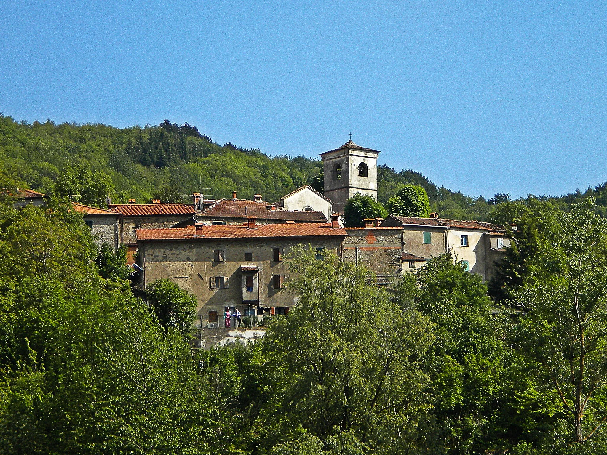Photo showing: the High part of Fossato wuth San lorenzo church