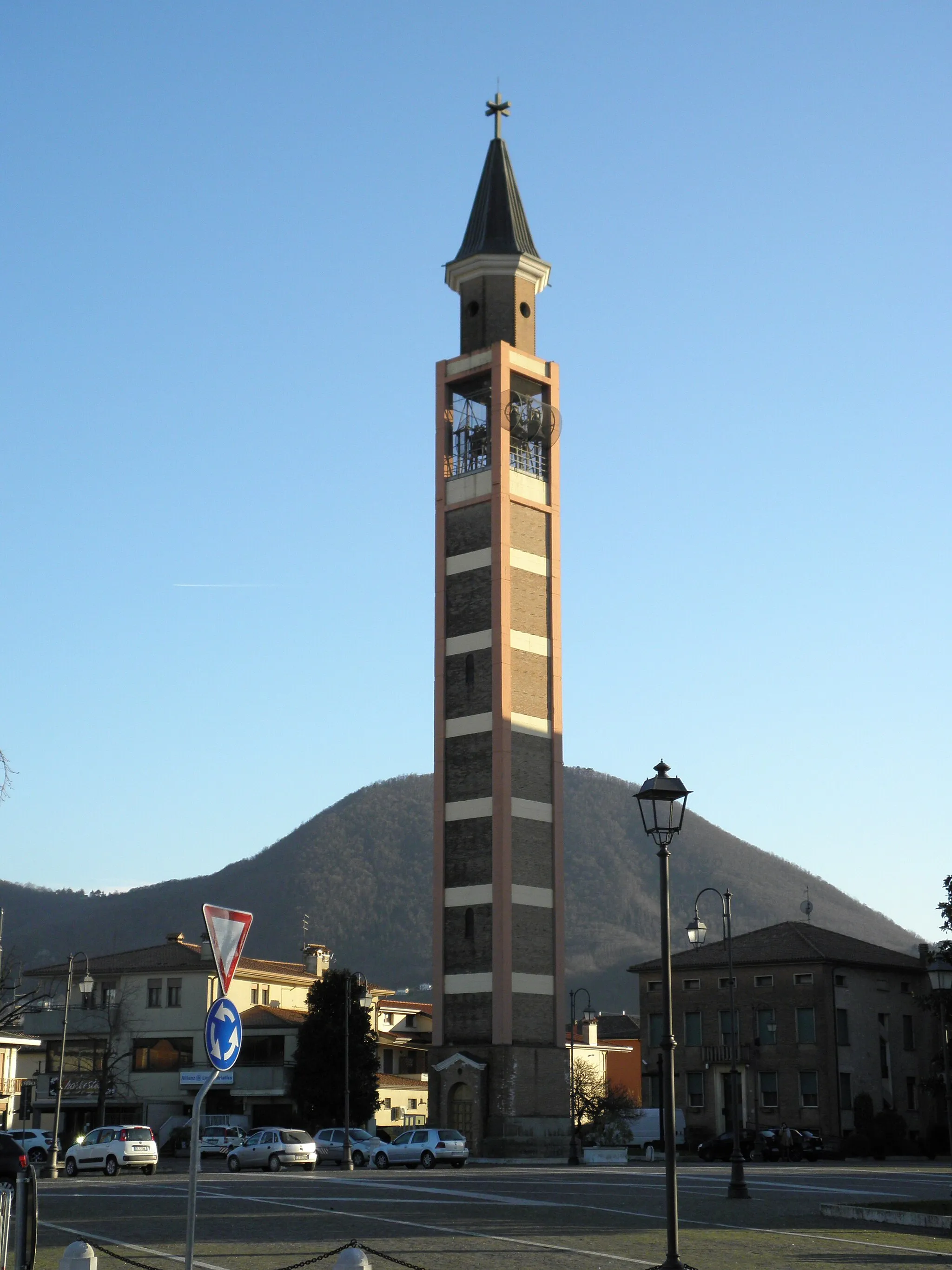 Photo showing: Bastia, frazione di Rovolon: la chiesa parrocchiale di Santa Maria della Neve.