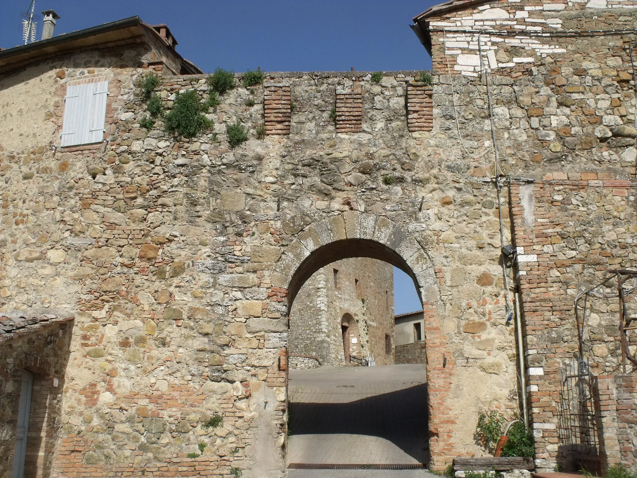 Photo showing: Gate of Murlo (Castello/Borgo), Province of Siena, Tuscany, Italy