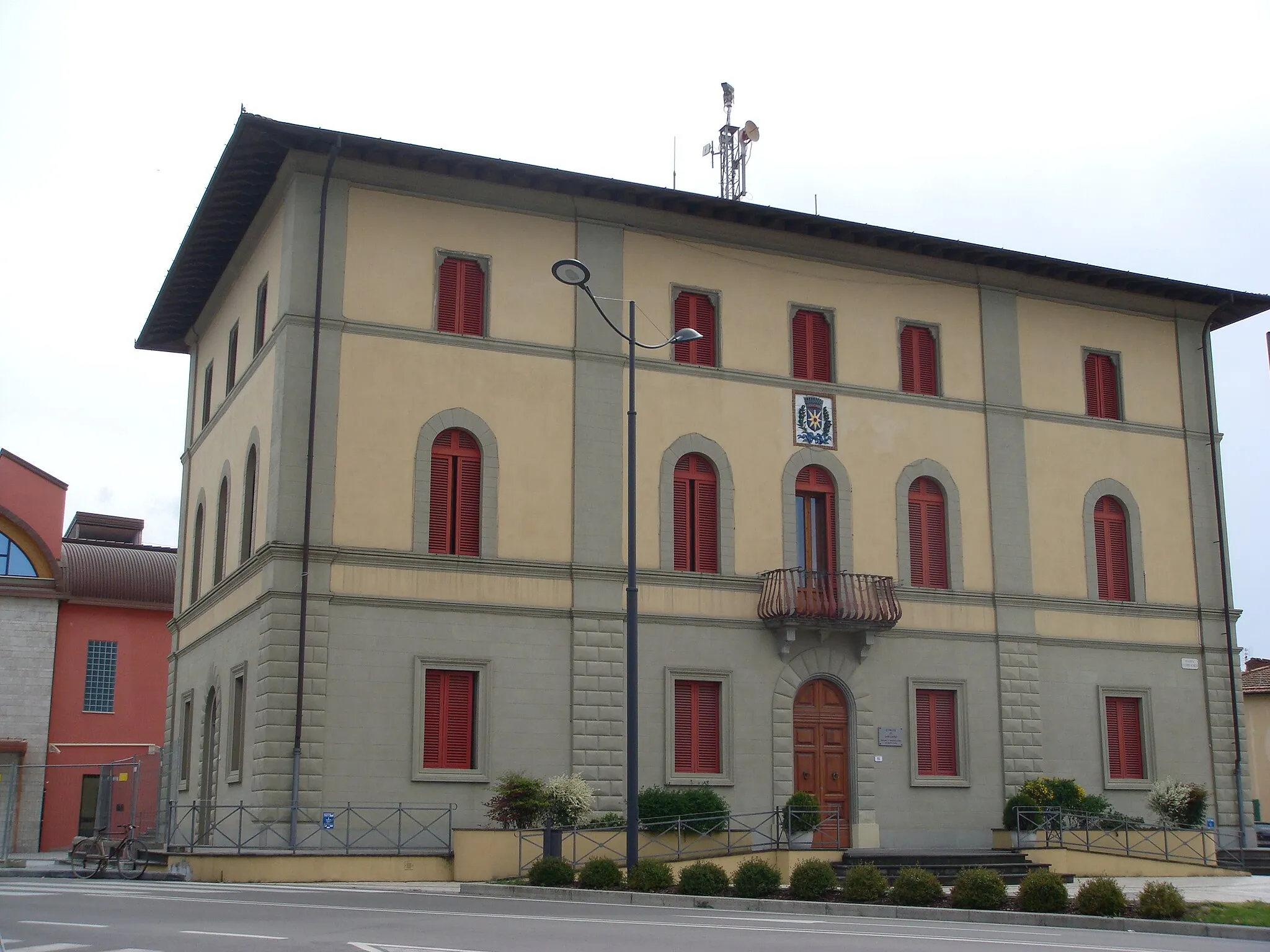 Photo showing: Municipio di Larciano (Provincia di Pistoia, Italia) nella piazza principale di San Rocco