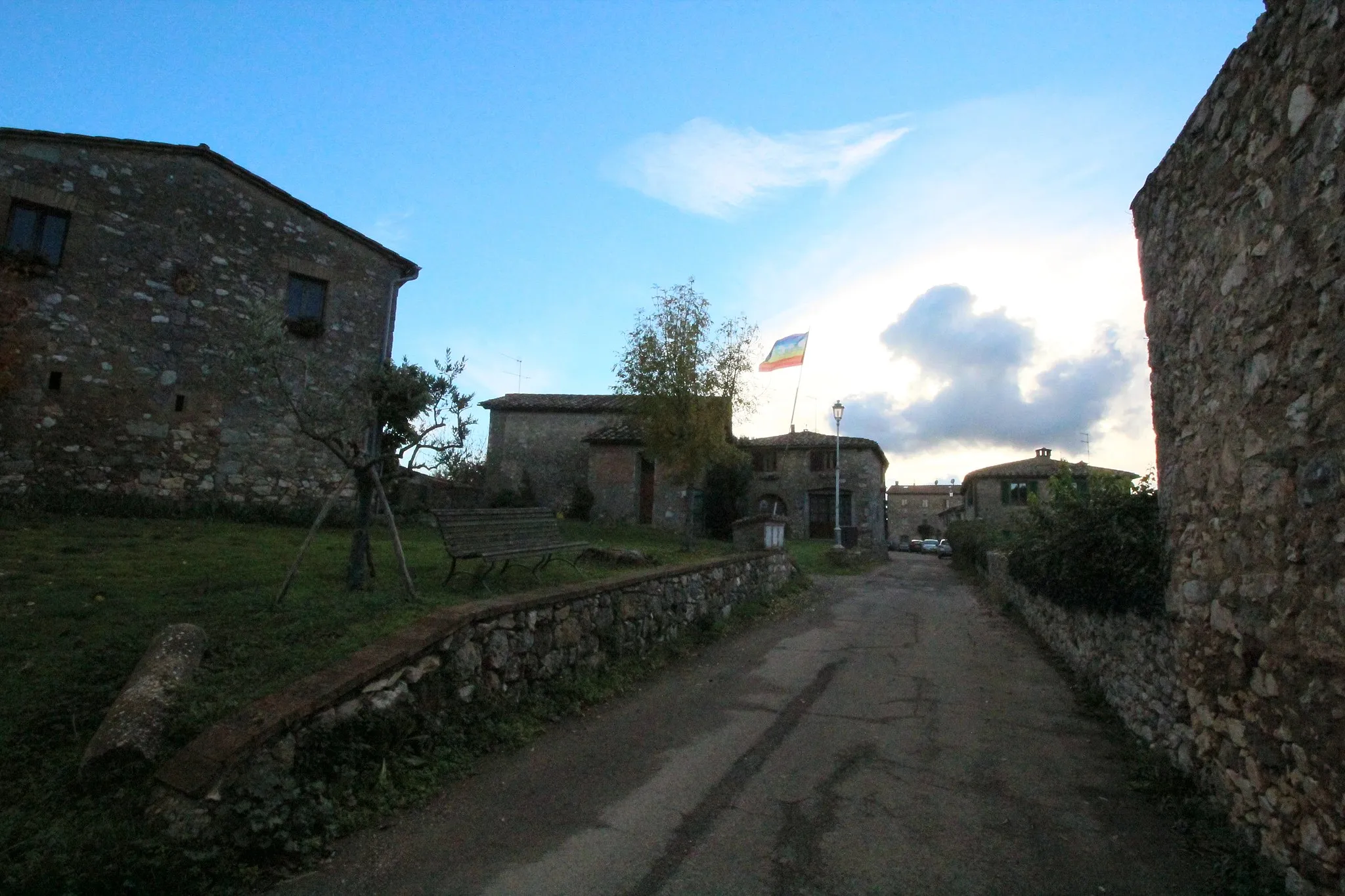 Photo showing: Tonni, village in the Territory of Sovicille, Montagnola Senese, Province of Siena, Tuscany, Italy