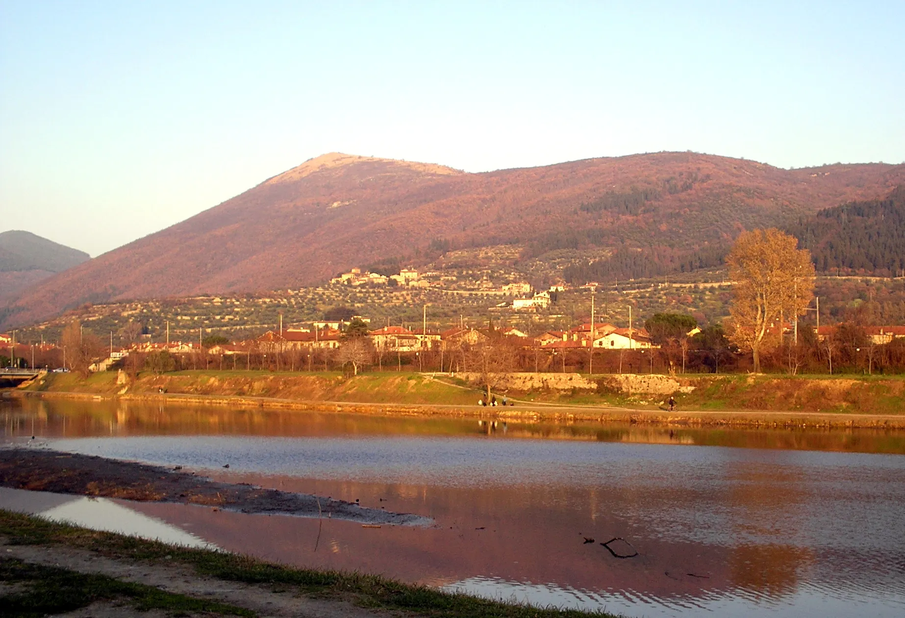 Photo showing: Il monte della Retaia visto da Viale Galilei