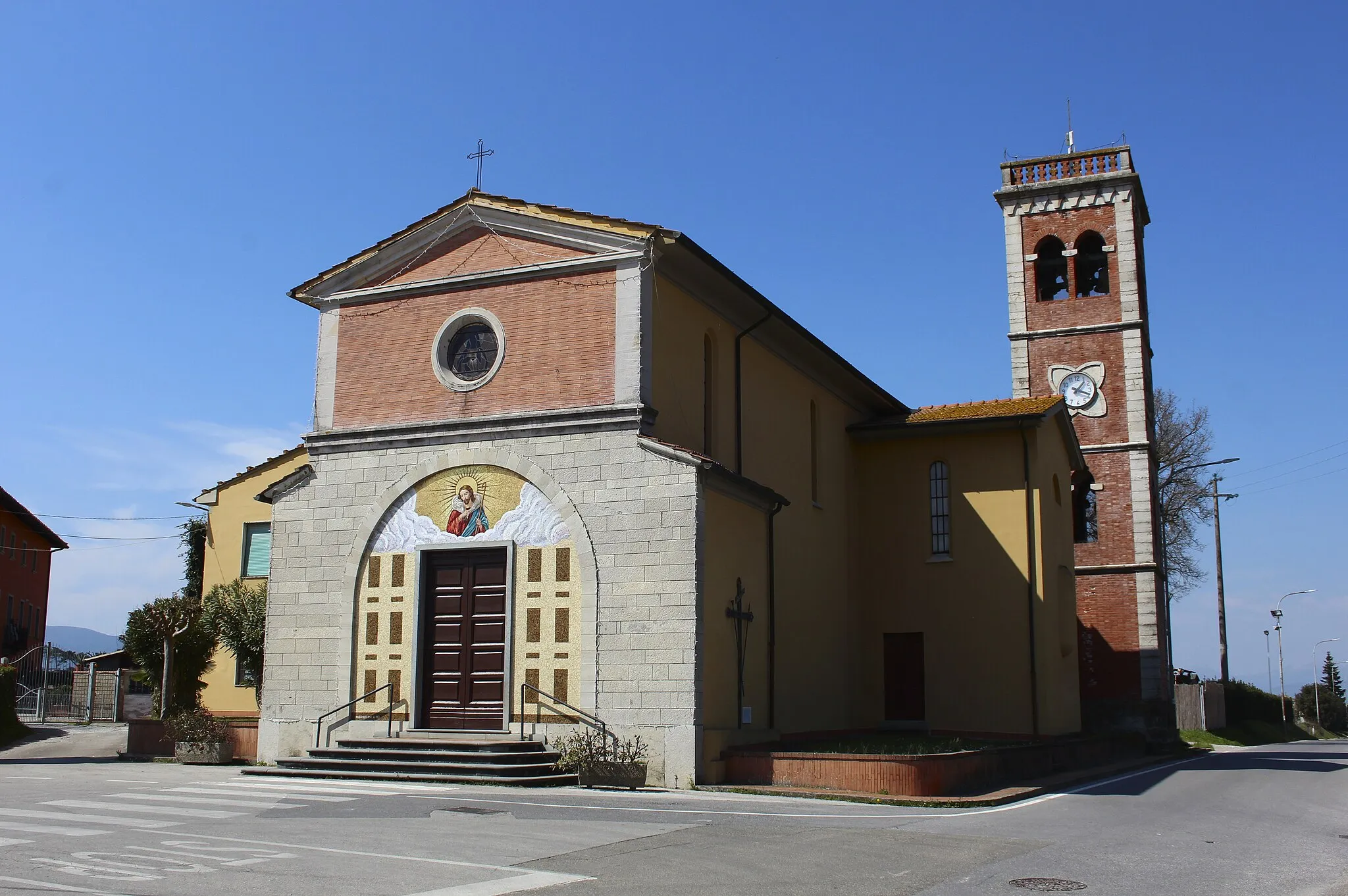 Photo showing: Church San Pietro d'Alcantara, Villa Campanile, hamlet of Castelfranco di Sotto, Province of Pisa, Tuscany, Italy