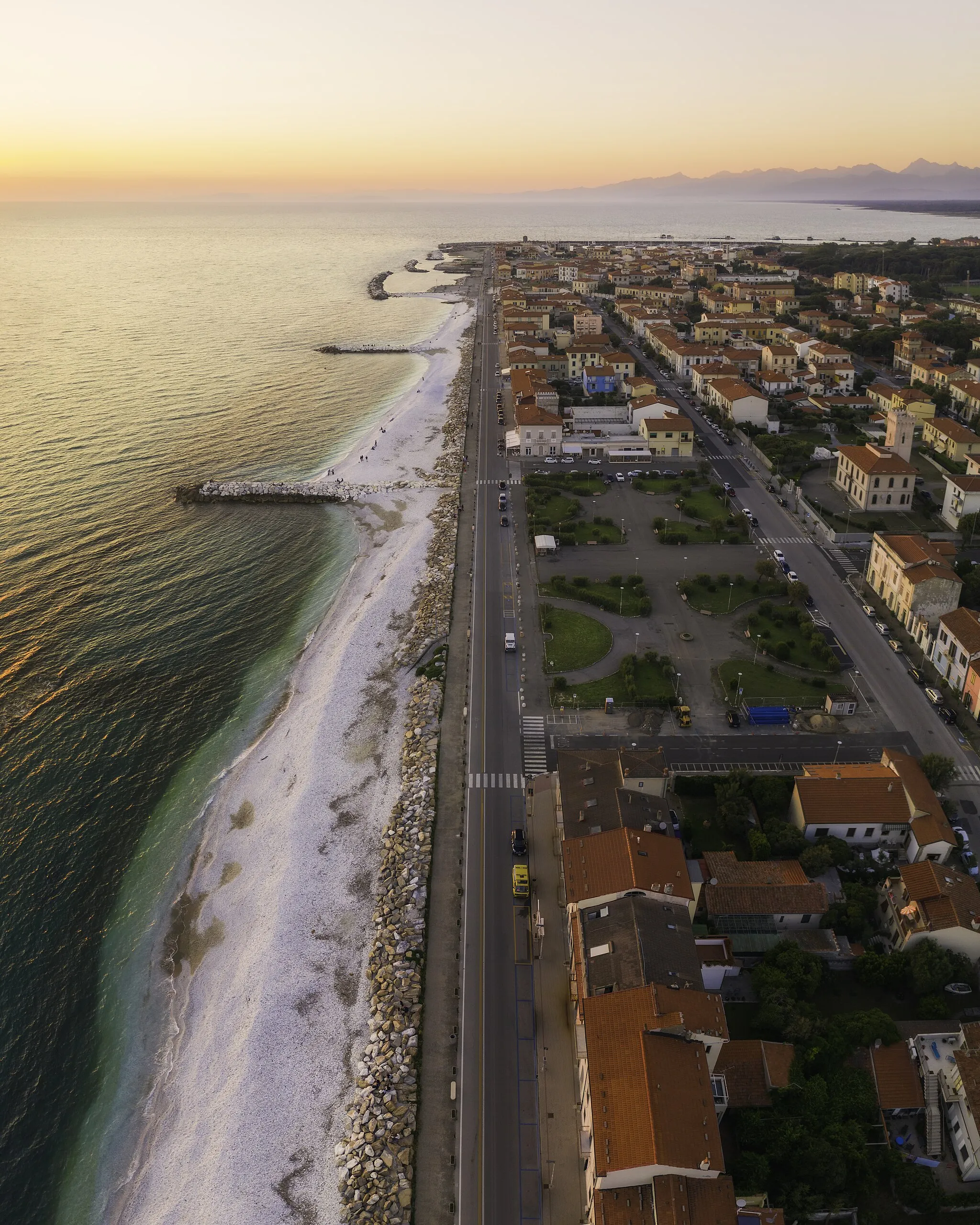 Photo showing: Aerial landscape of Marina di Pisa at the golden hour