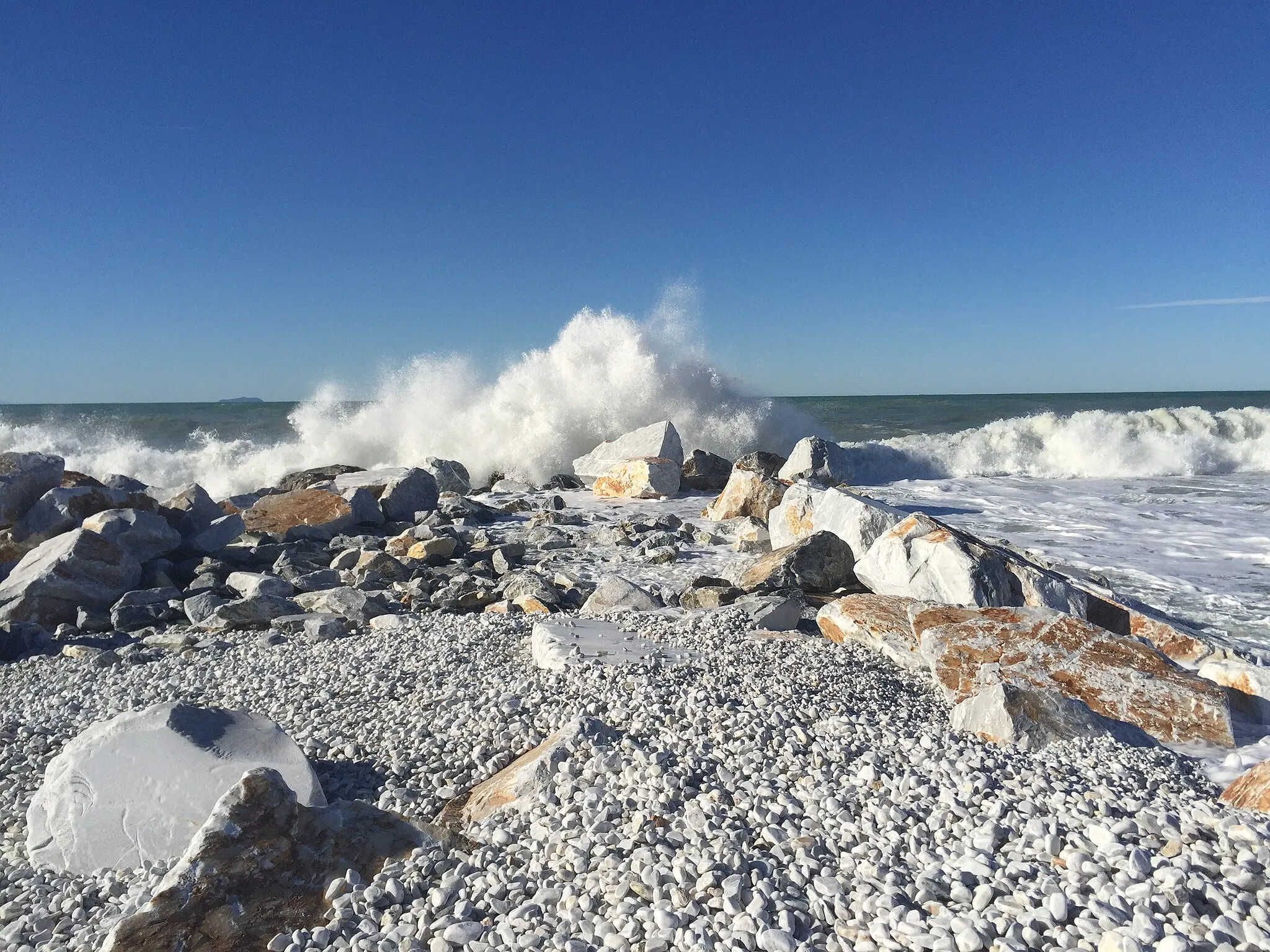 Photo showing: La forza del mare