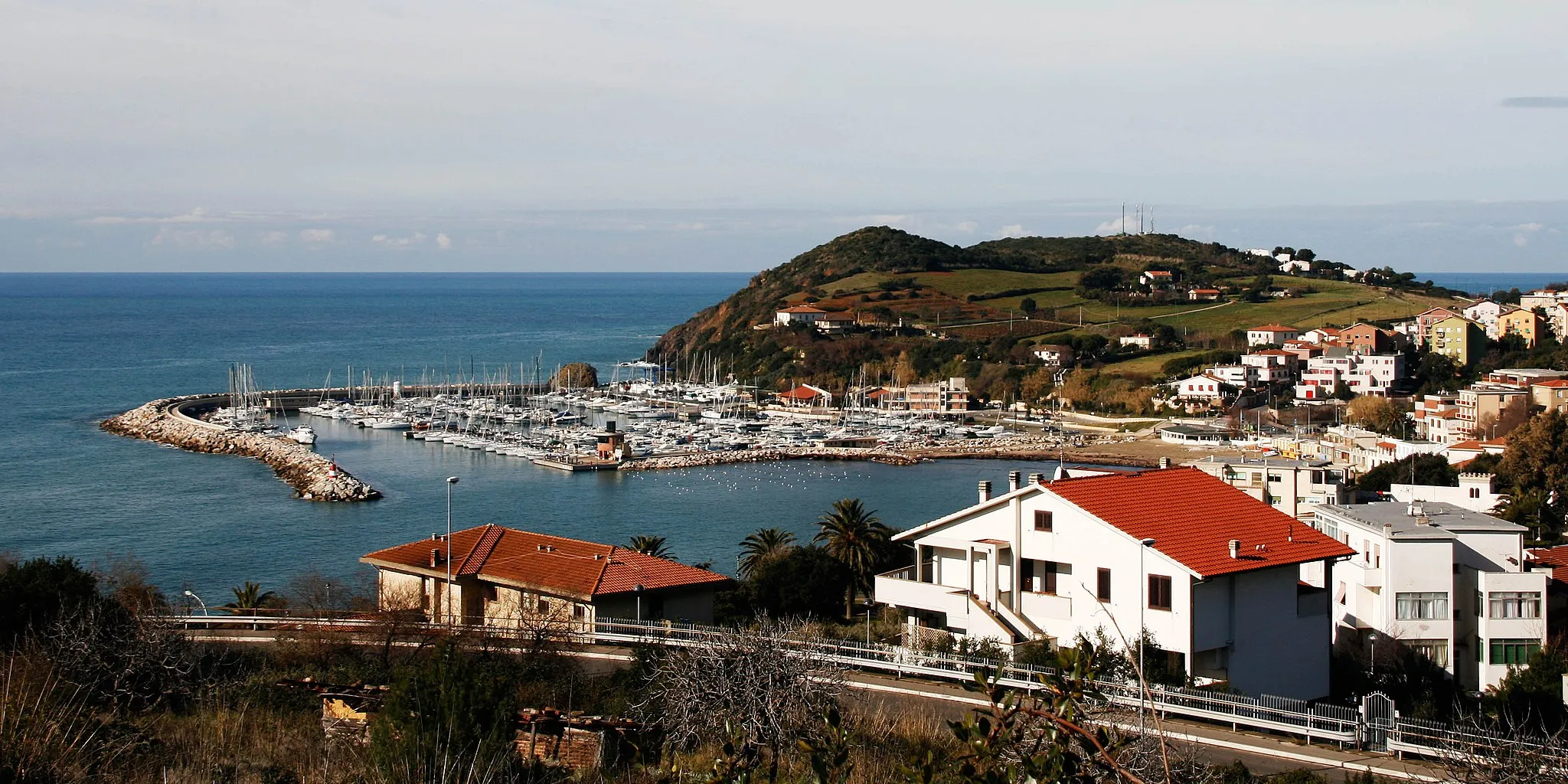 Photo showing: Salivoli marina — Piombino, in the province of Livorno, Tuscany.