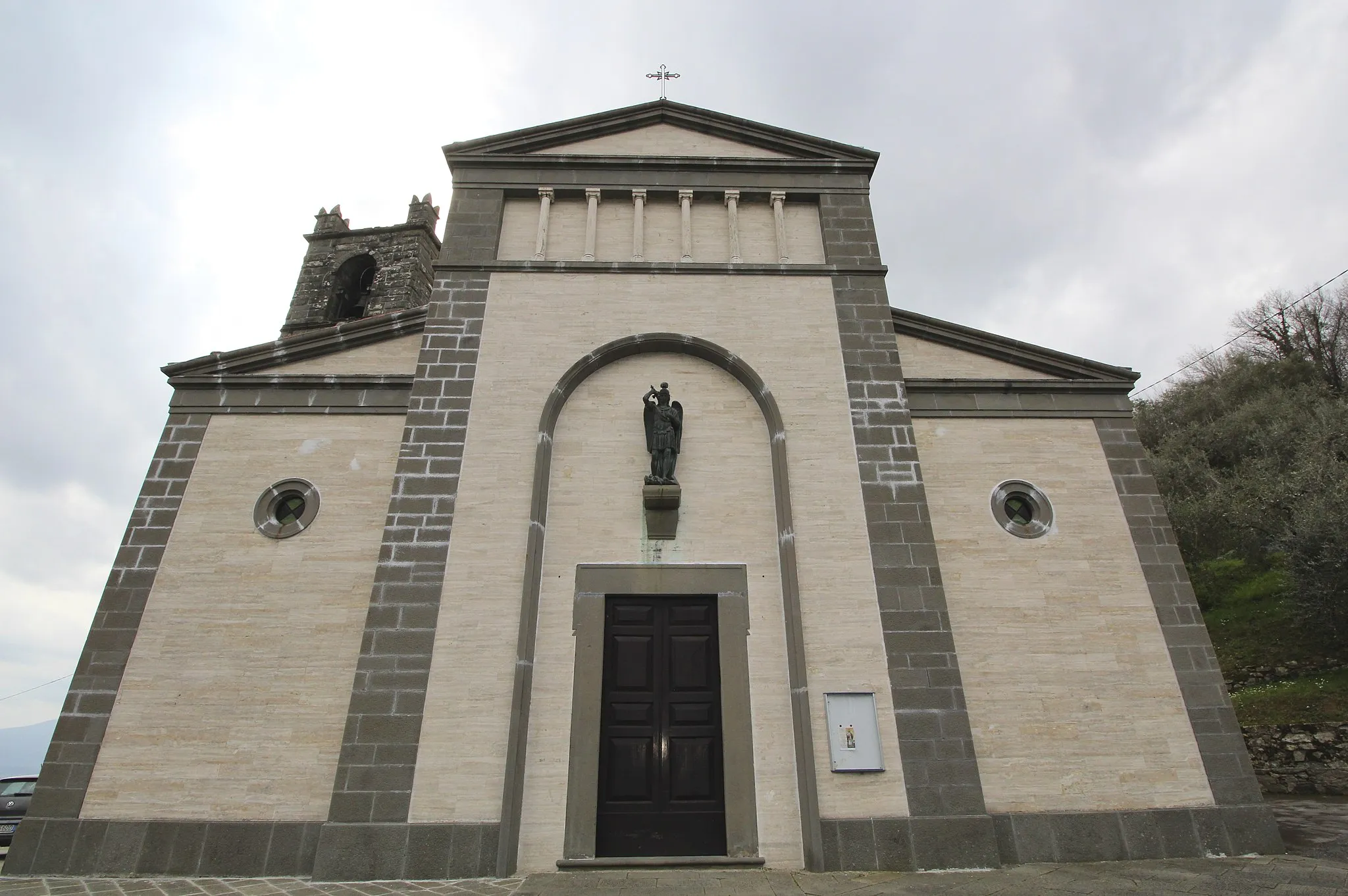 Photo showing: Church San Michele Arcangelo, Matraia, hamlet of Capannori, Province of Lucca, Tuscany, Italy