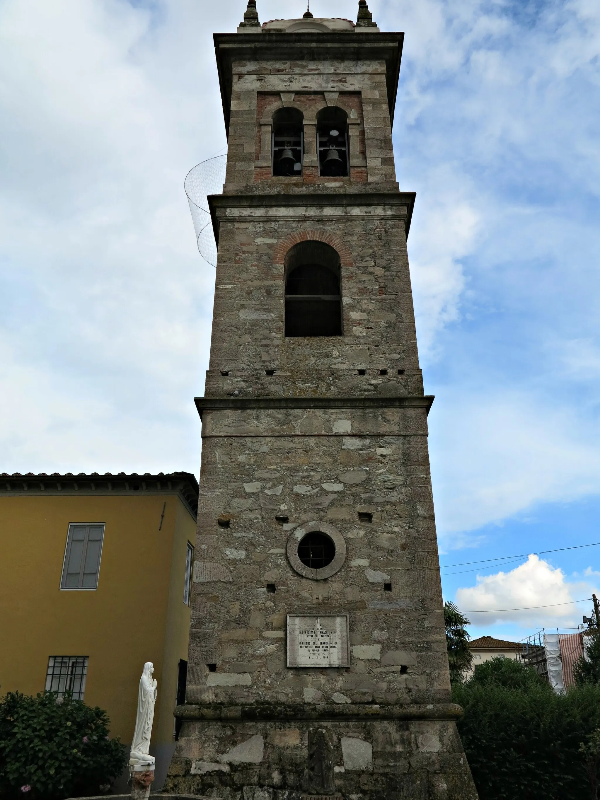 Photo showing: Campanile della chiesa di san Leonardo in Treponzio (1)