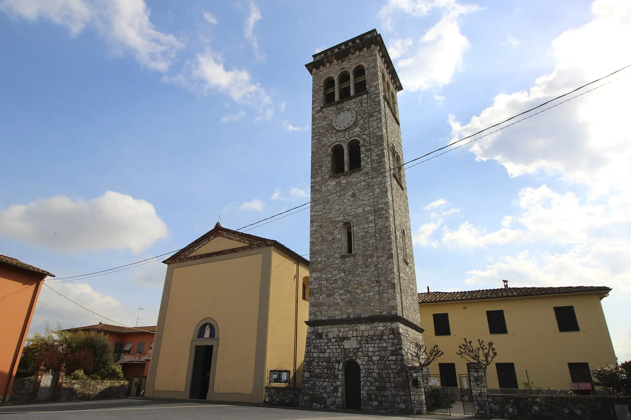 Photo showing: Church San Vincenzo, Verciano, hamlet of Capannori, Province of Lucca, Tuscany, Italy