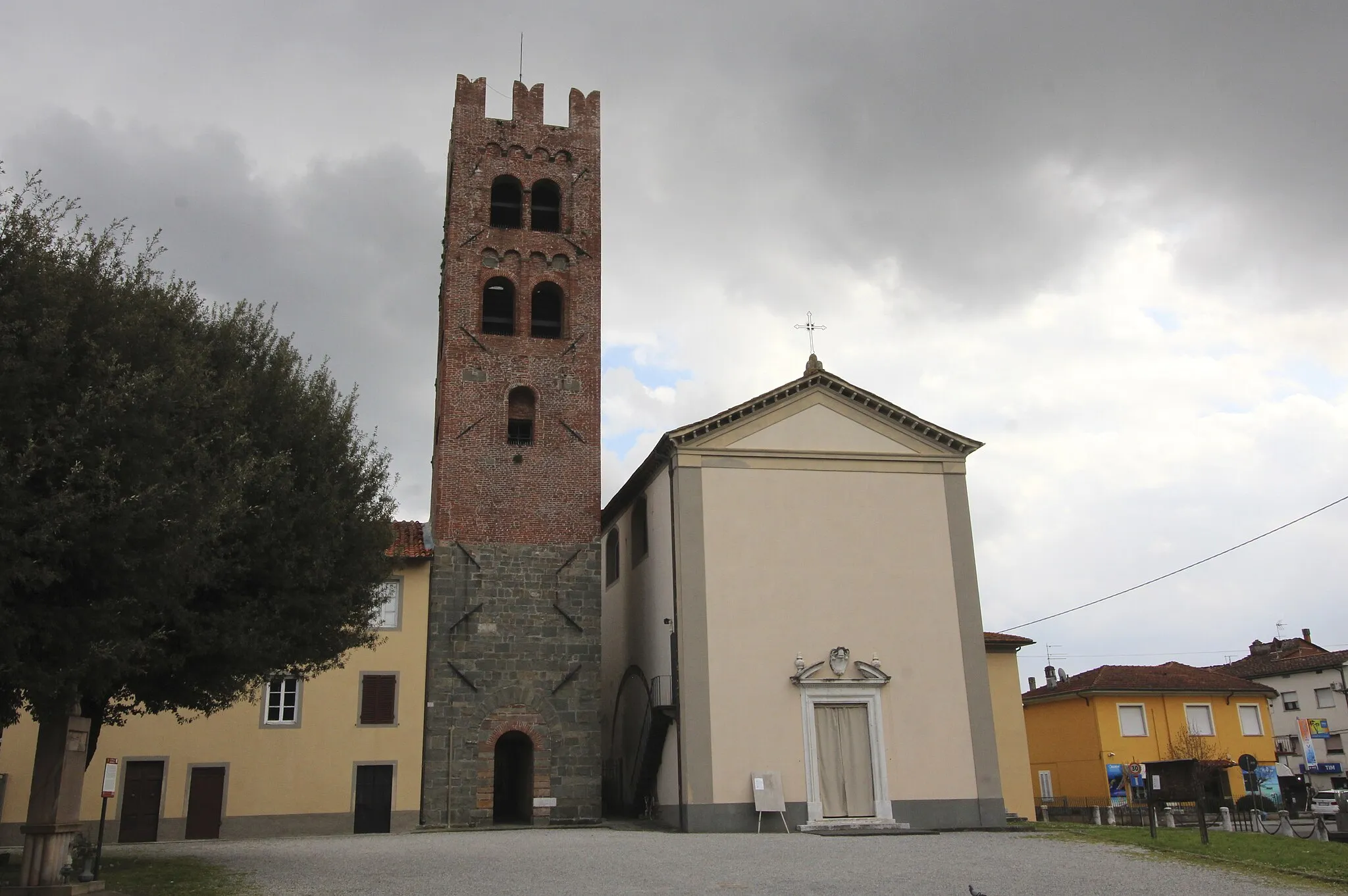 Photo showing: Church San Frediano, Lunata, hamlet of Capannori, Province of Lucca, Tuscany, Italy