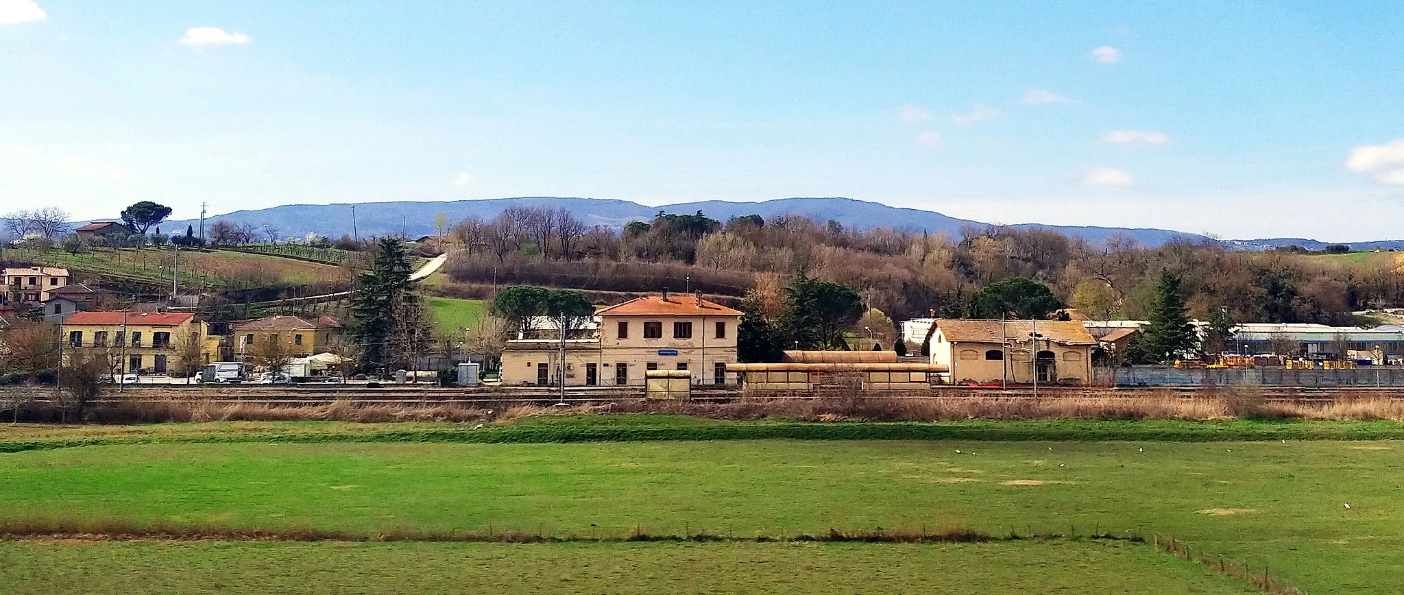 Photo showing: Veduta della stazione da nord-est.