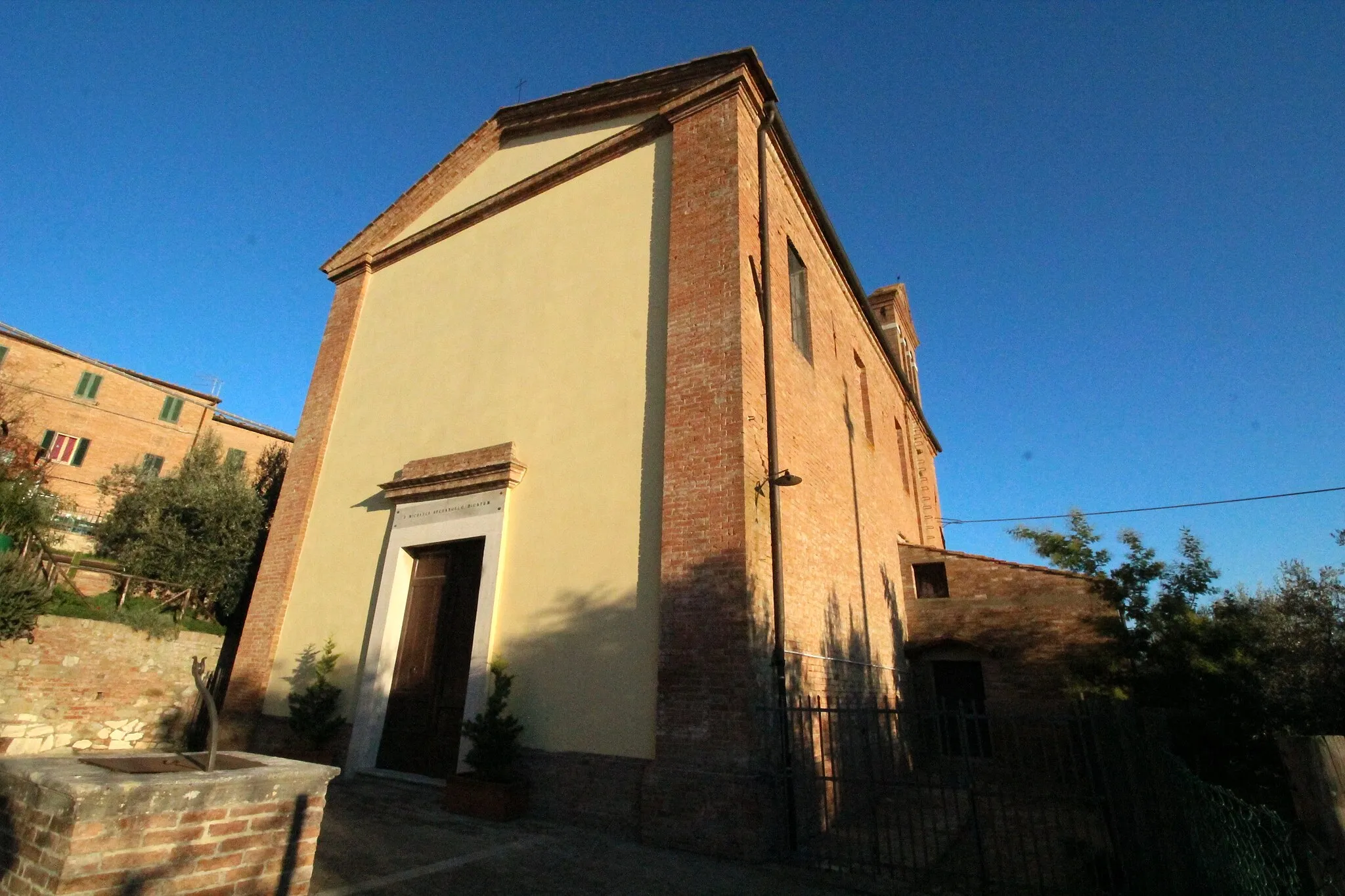 Photo showing: Church San Michele Arcangelo, Chiusure, hamlet of Asciano, Province of Siena, Tuscany, Italy