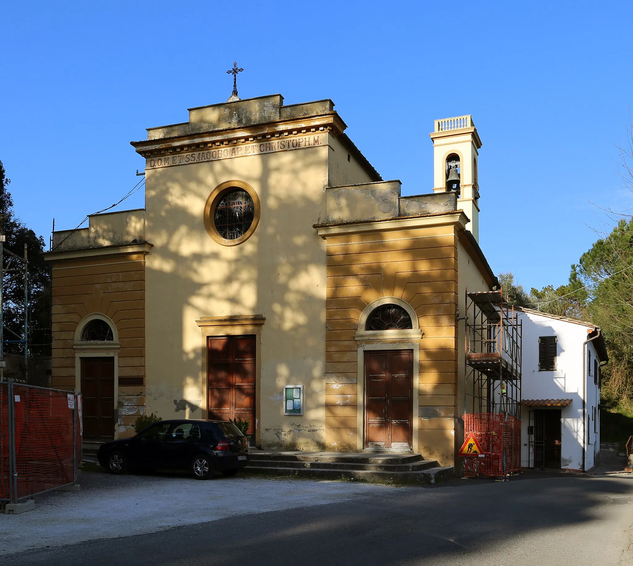 Photo showing: Buildings in Crespina Lorenzana