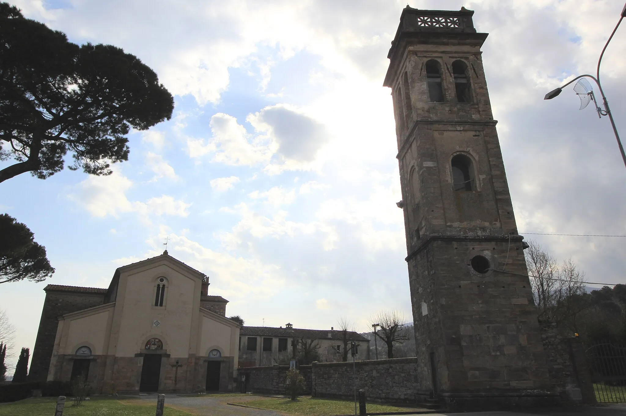 Photo showing: Church San Michele Arcangelo, Guamo, hamlet of Capannori, Province of Lucca, Tuscany, Italy