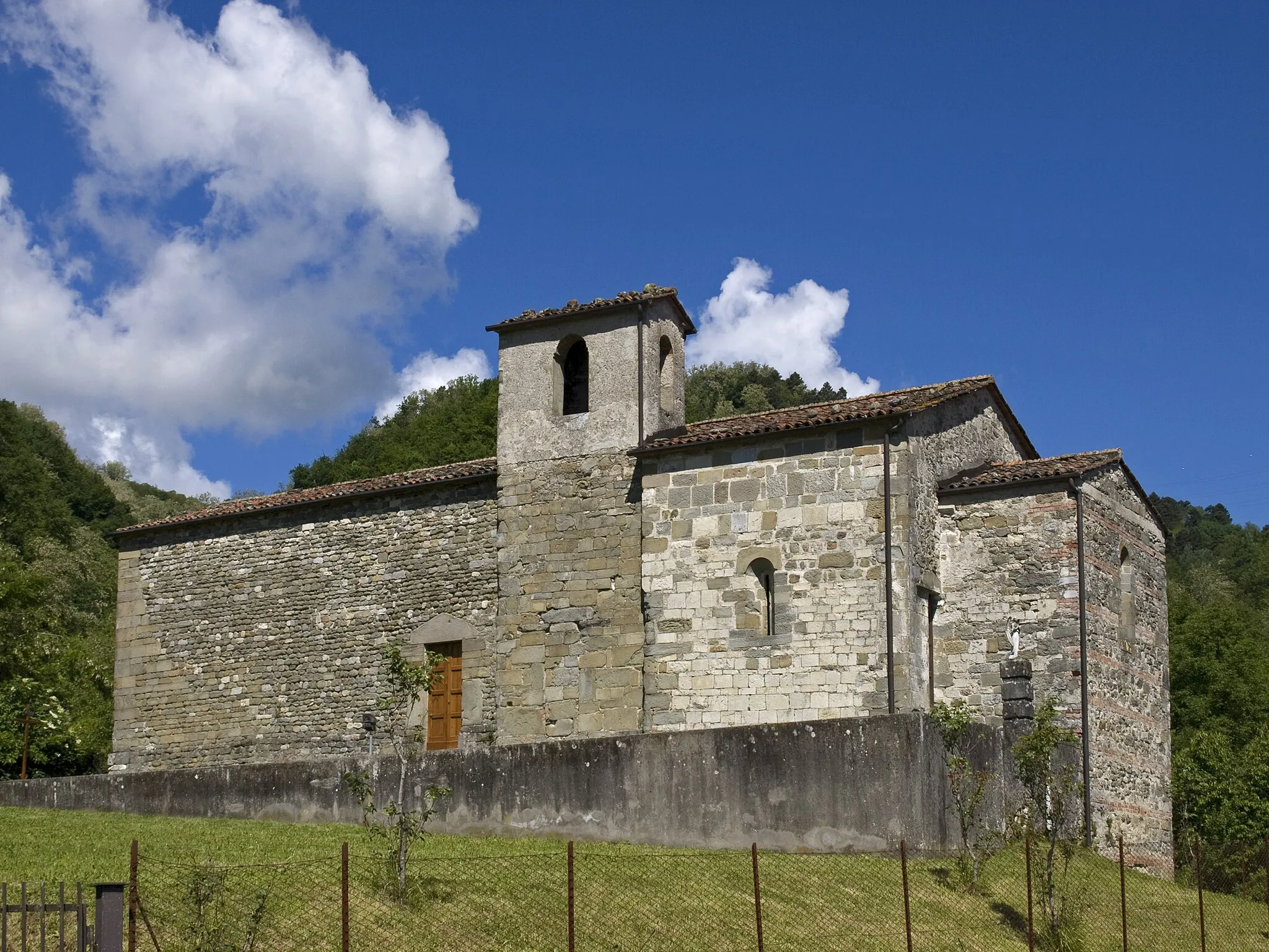Photo showing: Santa Maria church in Gallicano