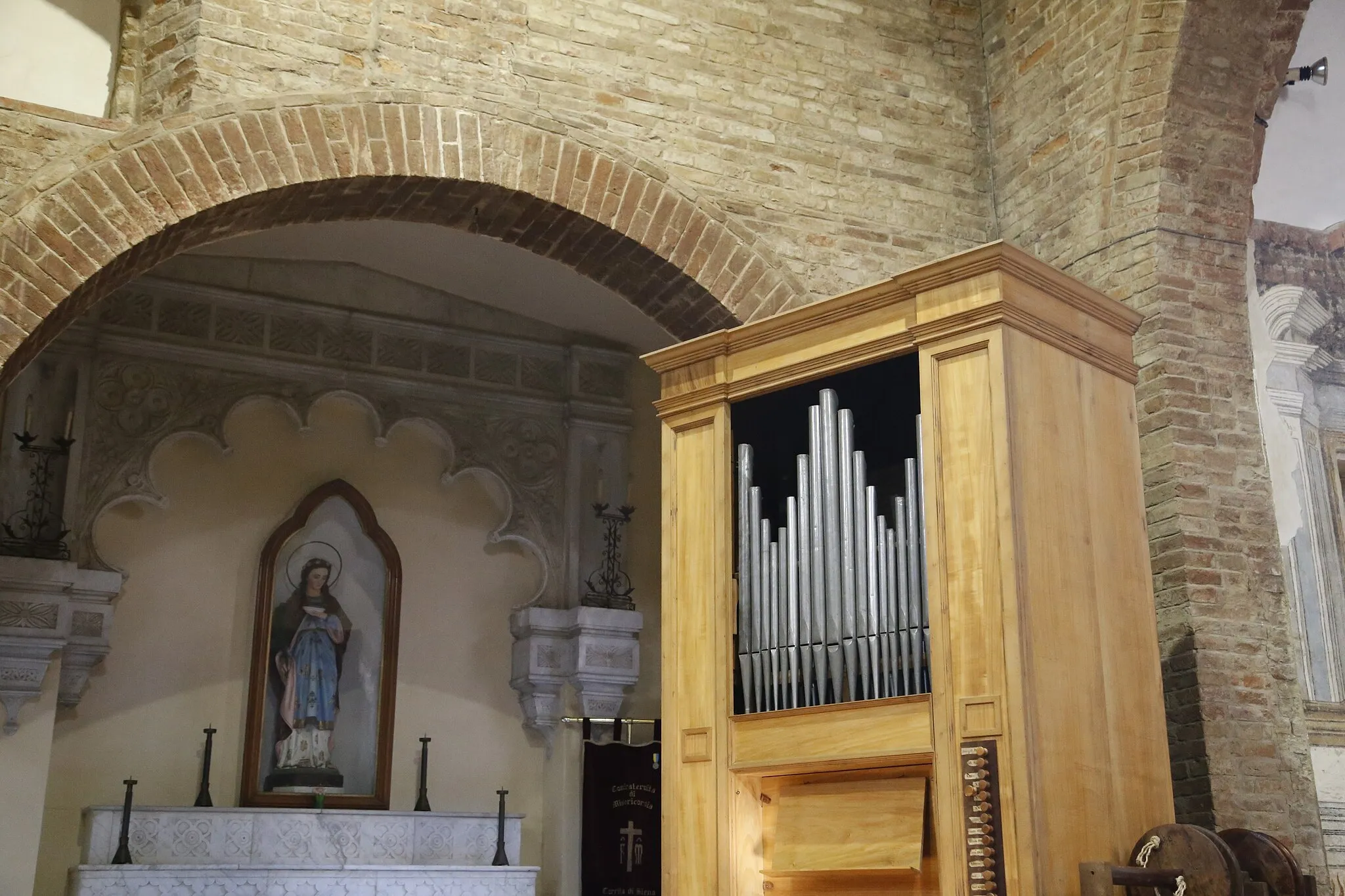 Photo showing: Chiesa Santa Flora e Lucilla interno