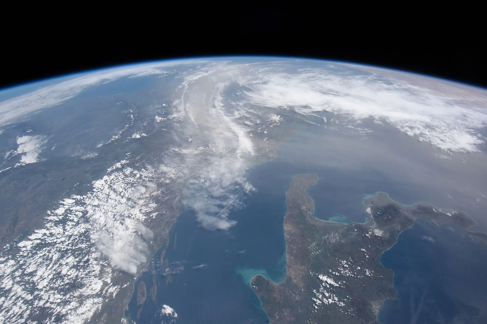 Photo showing: View of Earth taken during ISS Expedition 59.