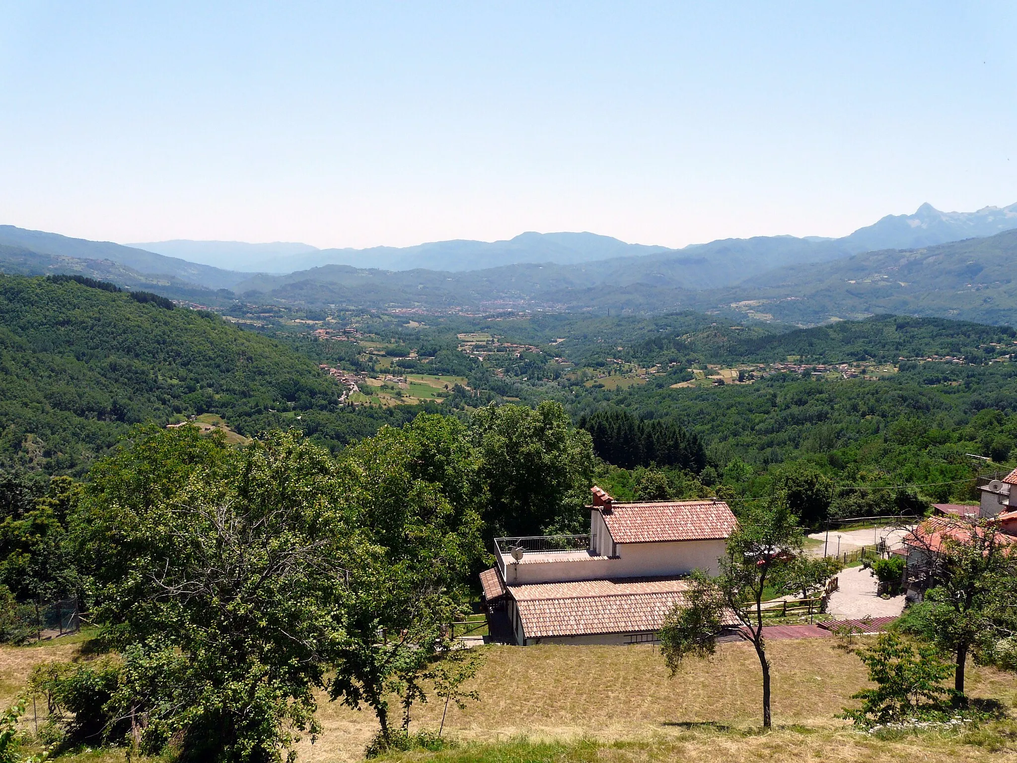 Photo showing: Panorama da Corfino, Villa Collemandina, Toscana, Italia