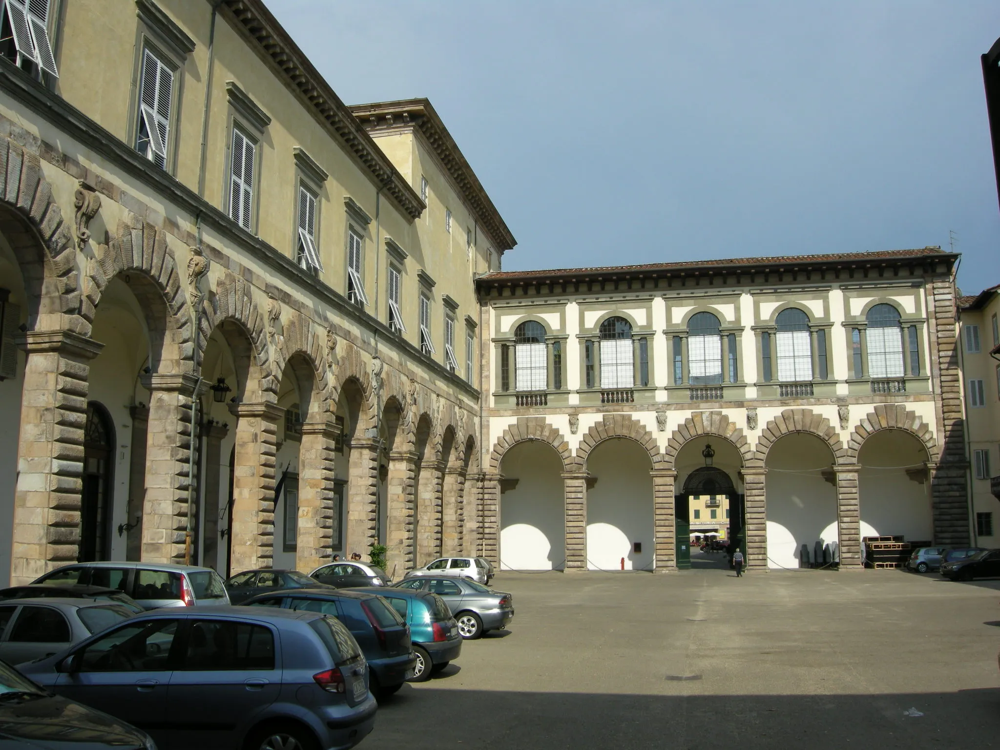 Photo showing: Lucca, palazzo ducale, cortile