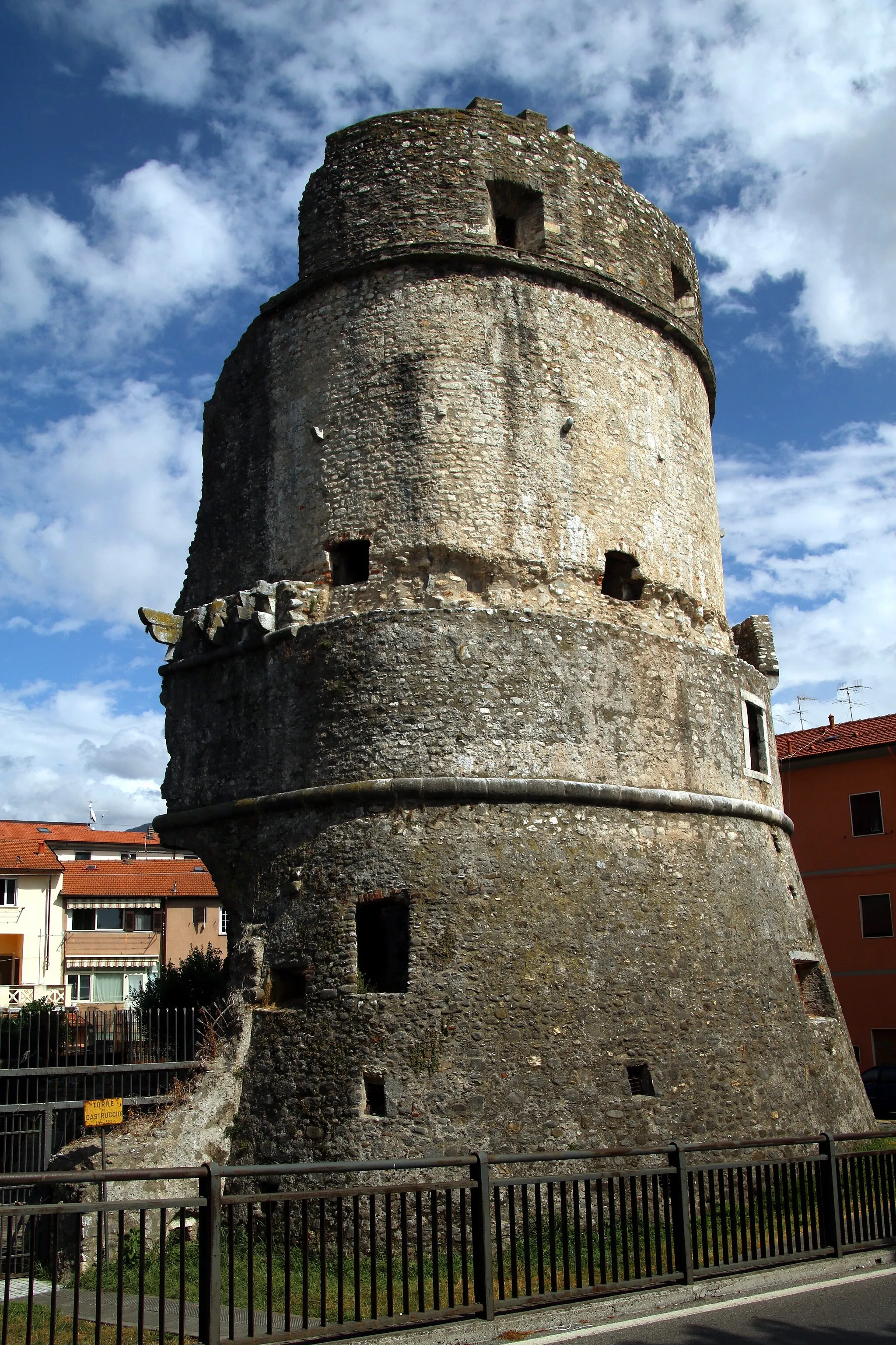 Photo showing: Torre di Castruccio (Avenza)