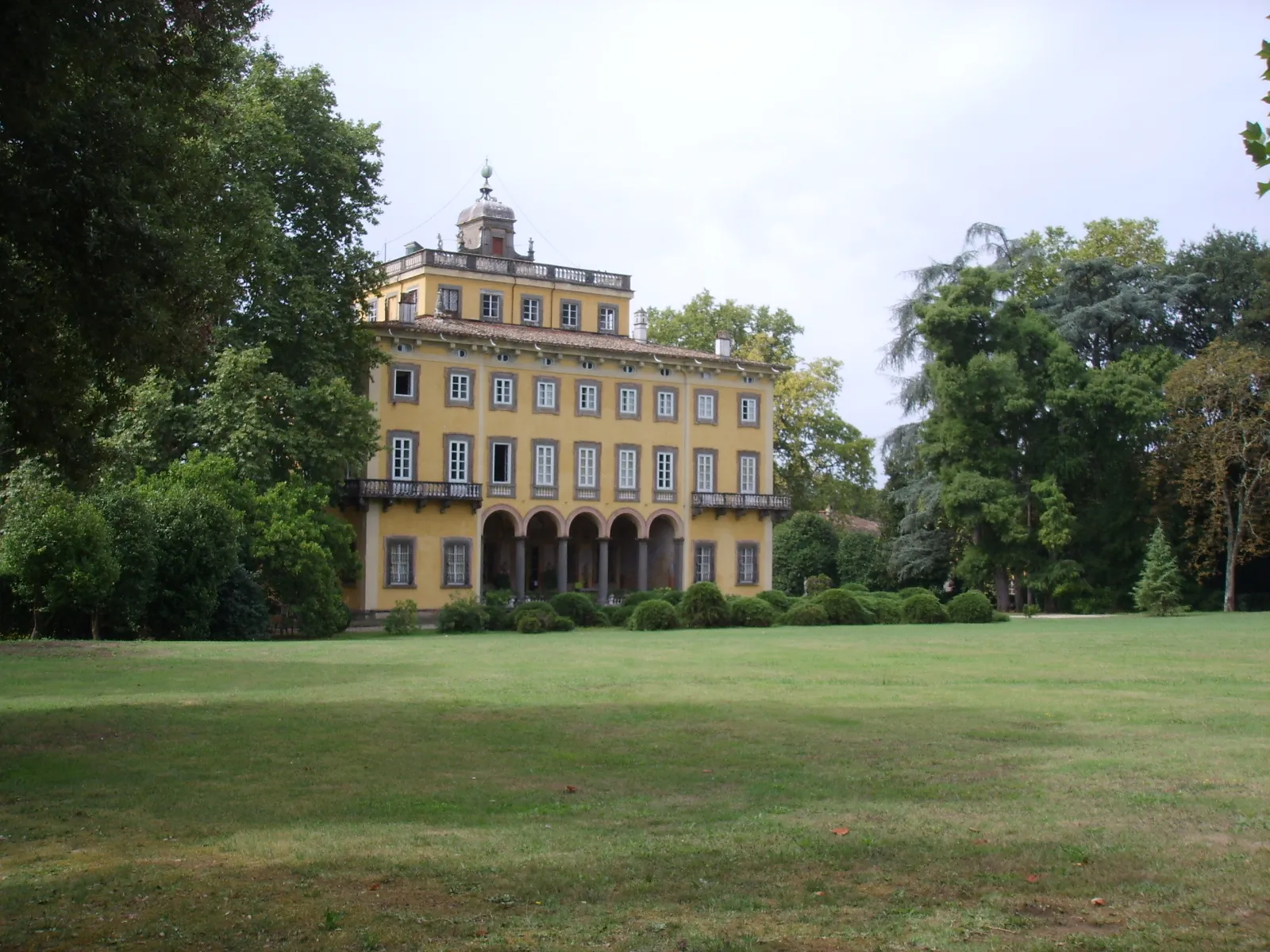 Photo showing: Villa torrigiani di lucca, retro