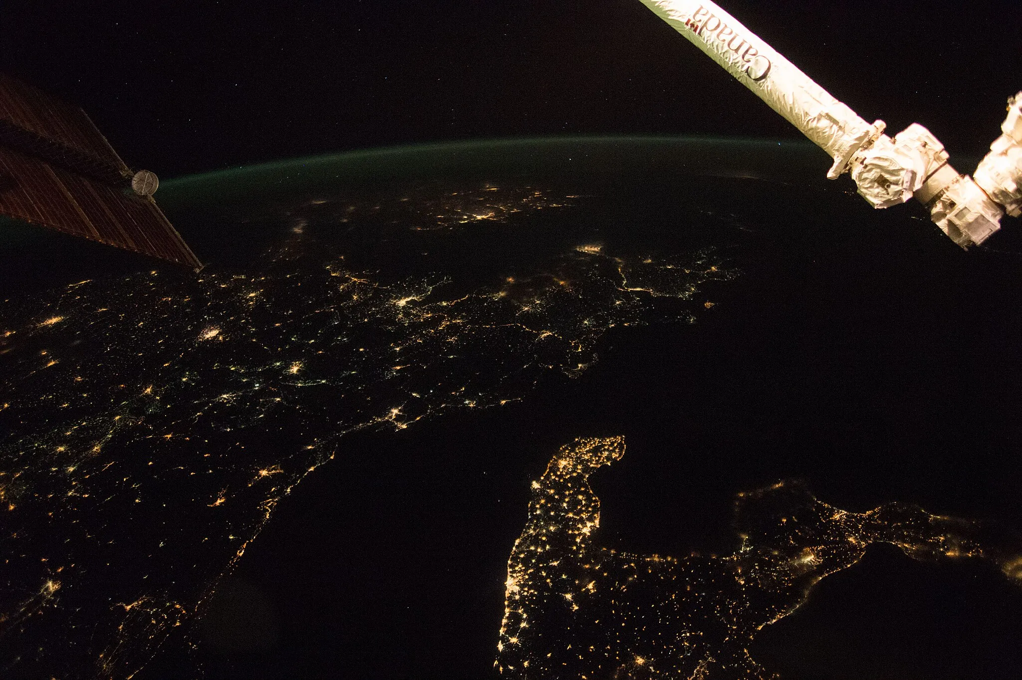 Photo showing: View of Earth taken during ISS Expedition 42.