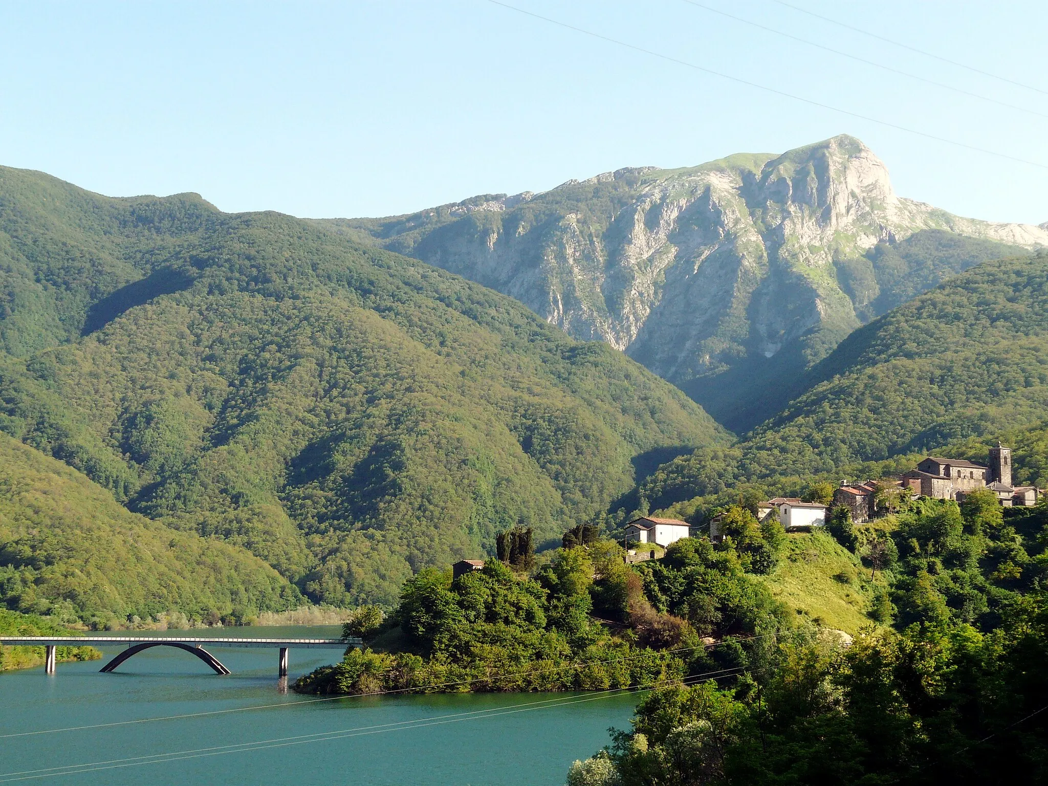 Photo showing: Panorama di Vagli Sotto, Ponte Morandi, Alpi Apuane, Toscana, Italia.
