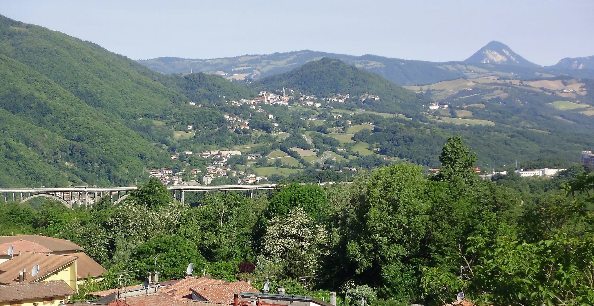 Photo showing: Pieve di Baragazza vista dalla frazione di San Giacomo