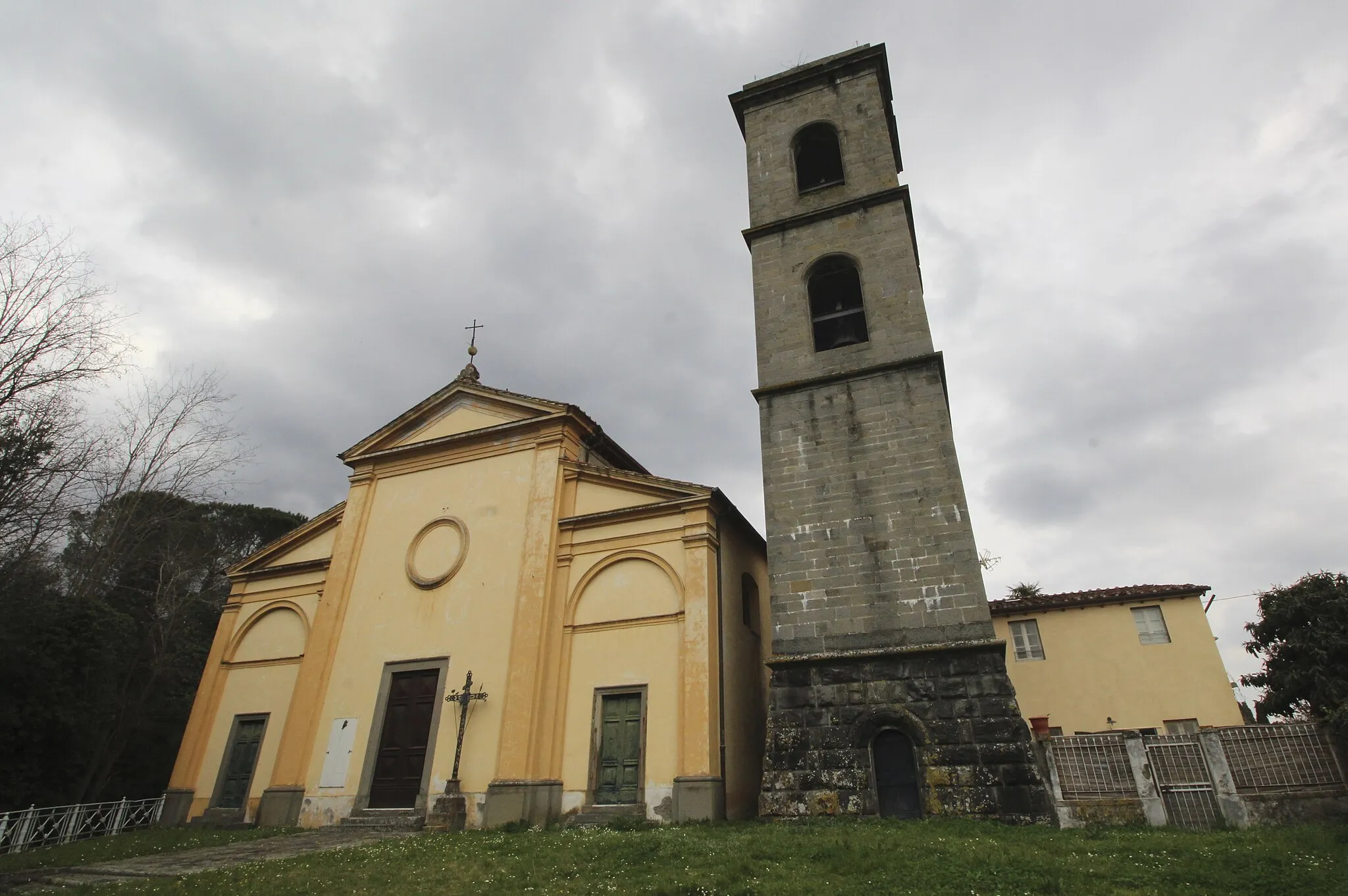 Photo showing: Church San Colombano di Segromigno, San Colombano, hamlet of Capannori, Province of Lucca, Tuscany, Italy