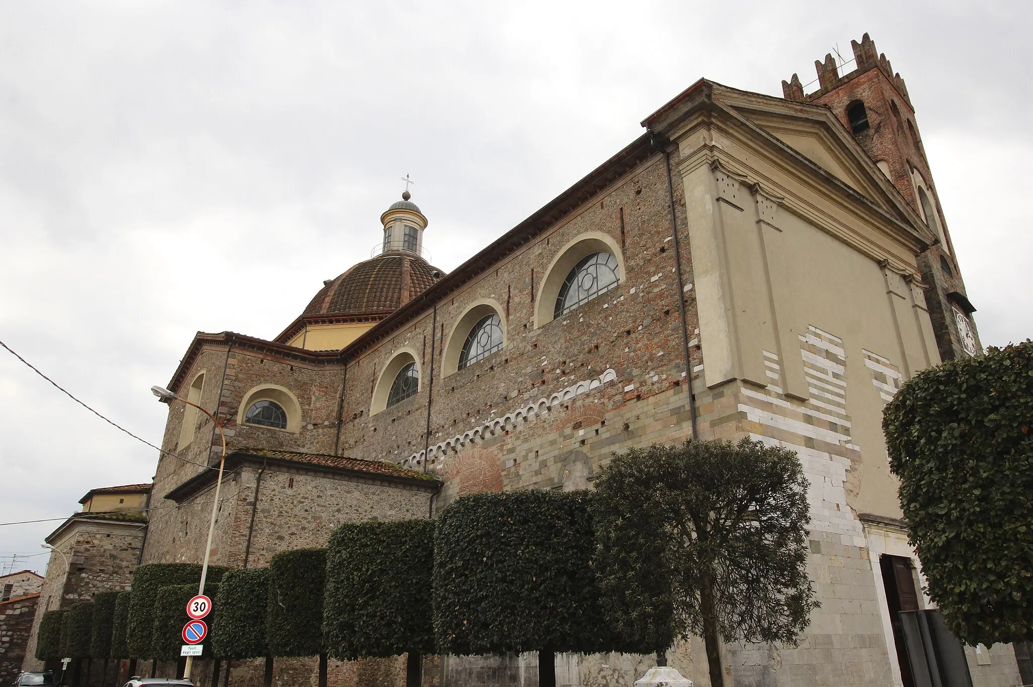 Photo showing: Church San Jacopo, Lammari, hamlet of Capannori, Province of Lucca, Tuscany, Italy