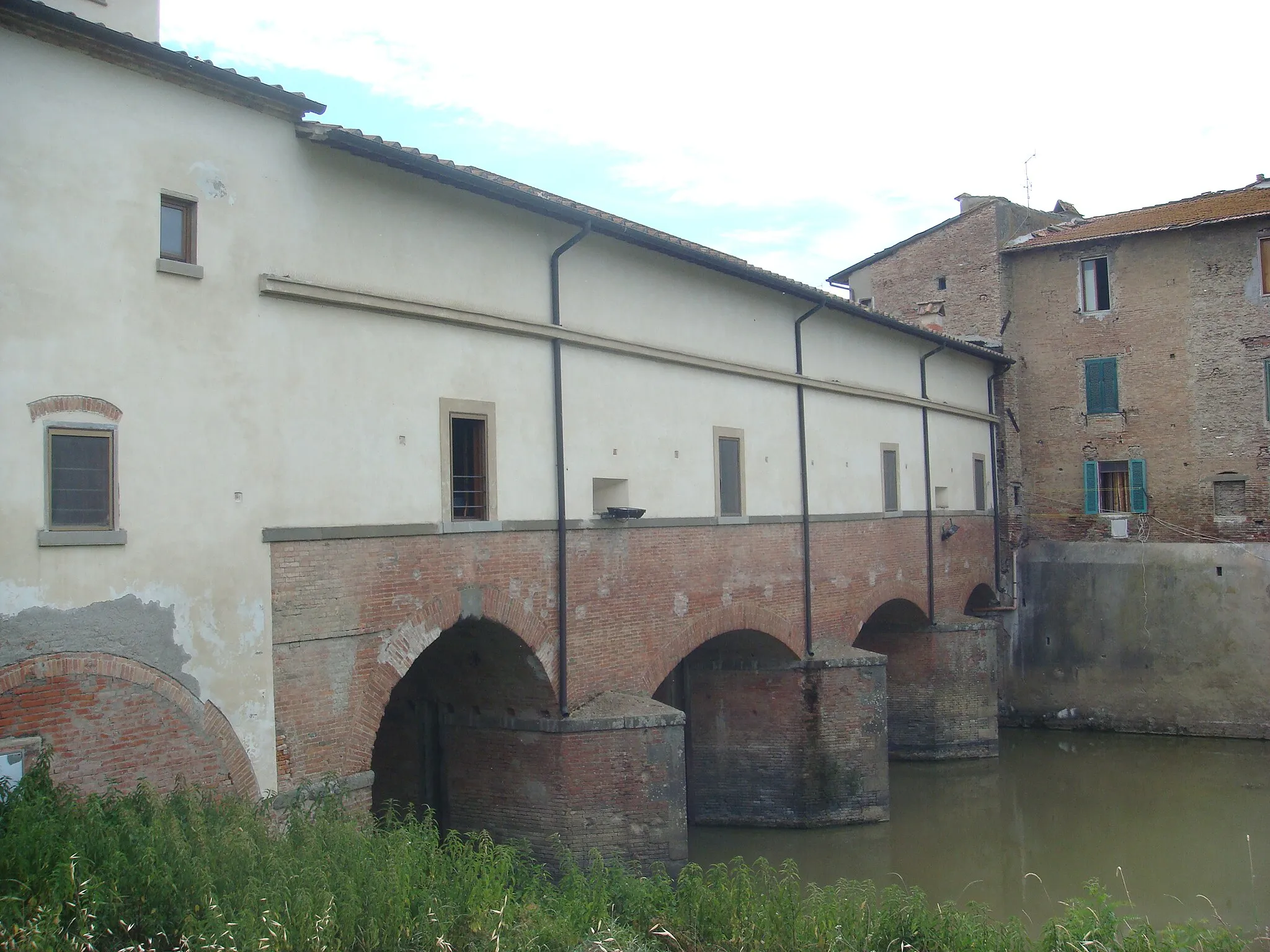 Photo showing: View of Ponte a Cappiano bridge and Usciana canal