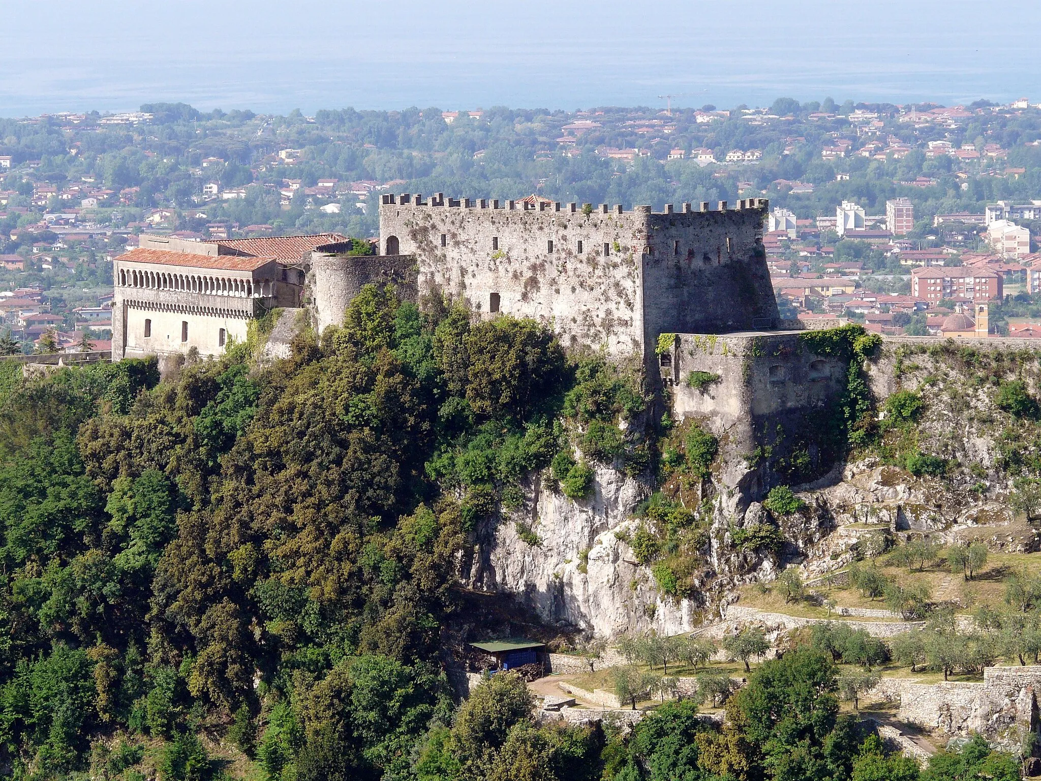Photo showing: Panorama della Rocca Malaspina di Massa, Toscana, Italia