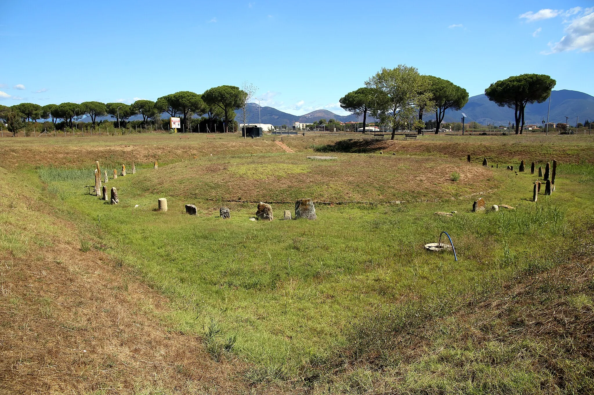 Photo showing: Tumulus of an Etruscan Prince (Pisa)