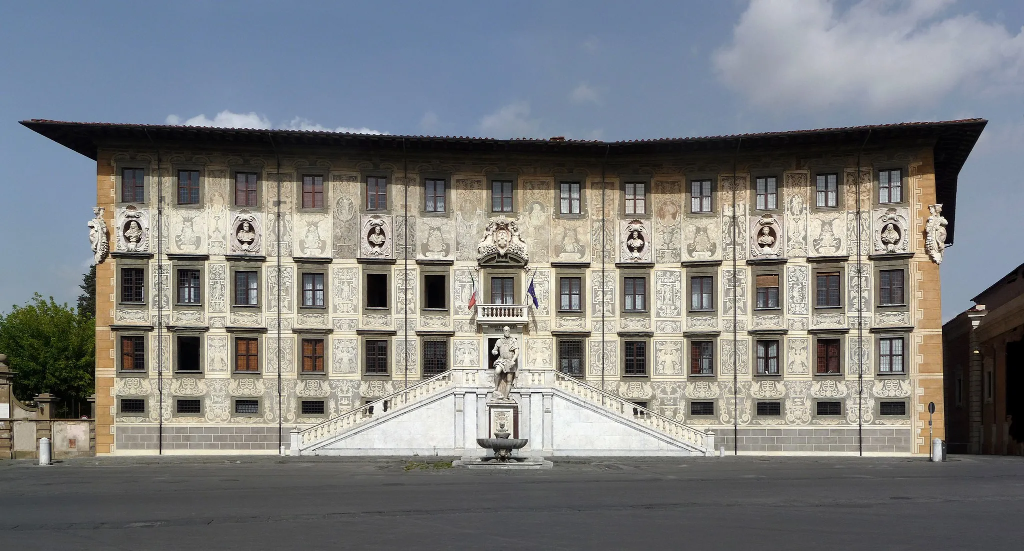 Photo showing: Palazzo della Carovana, Pisa, Italy