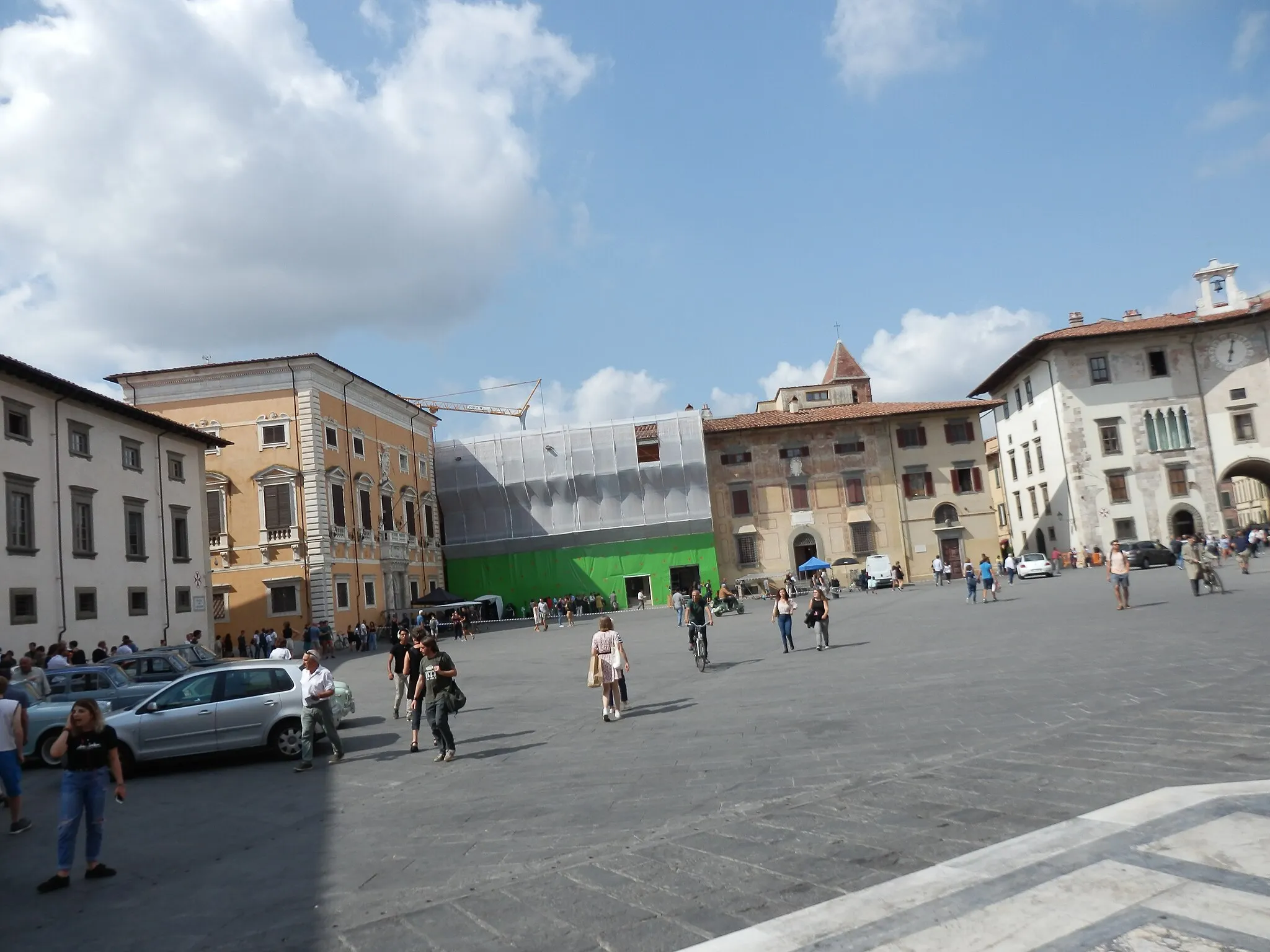 Photo showing: Riprese della seconda stagione della serie TV "L'Amica Geniale" in Piazza dei Cavalieri, Pisa.