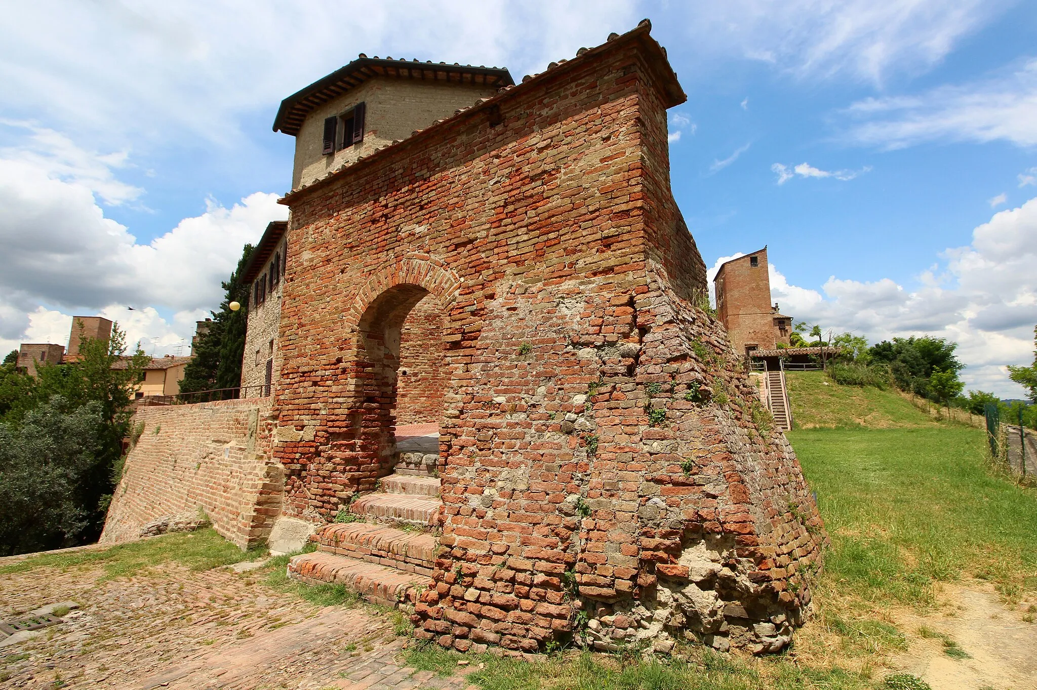 Photo showing: City gate Porta al Rivellino, Certaldo alto, Certaldo, Comune in the Metropolitan City of Florence, Tuscany, Italy