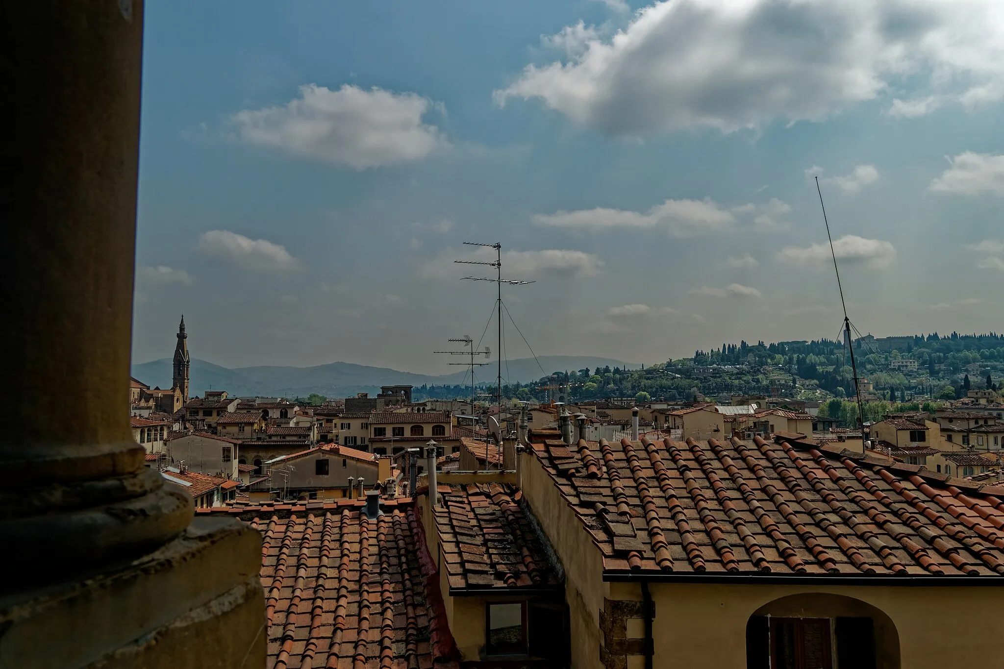 Photo showing: Firenze / Florence - Palazzo Vecchio - 2nd Floor - Terrazza di Saturno - View ESE towards Basilica di Santa Croce, Porta San Niccolò & Piazzale Michelangelo