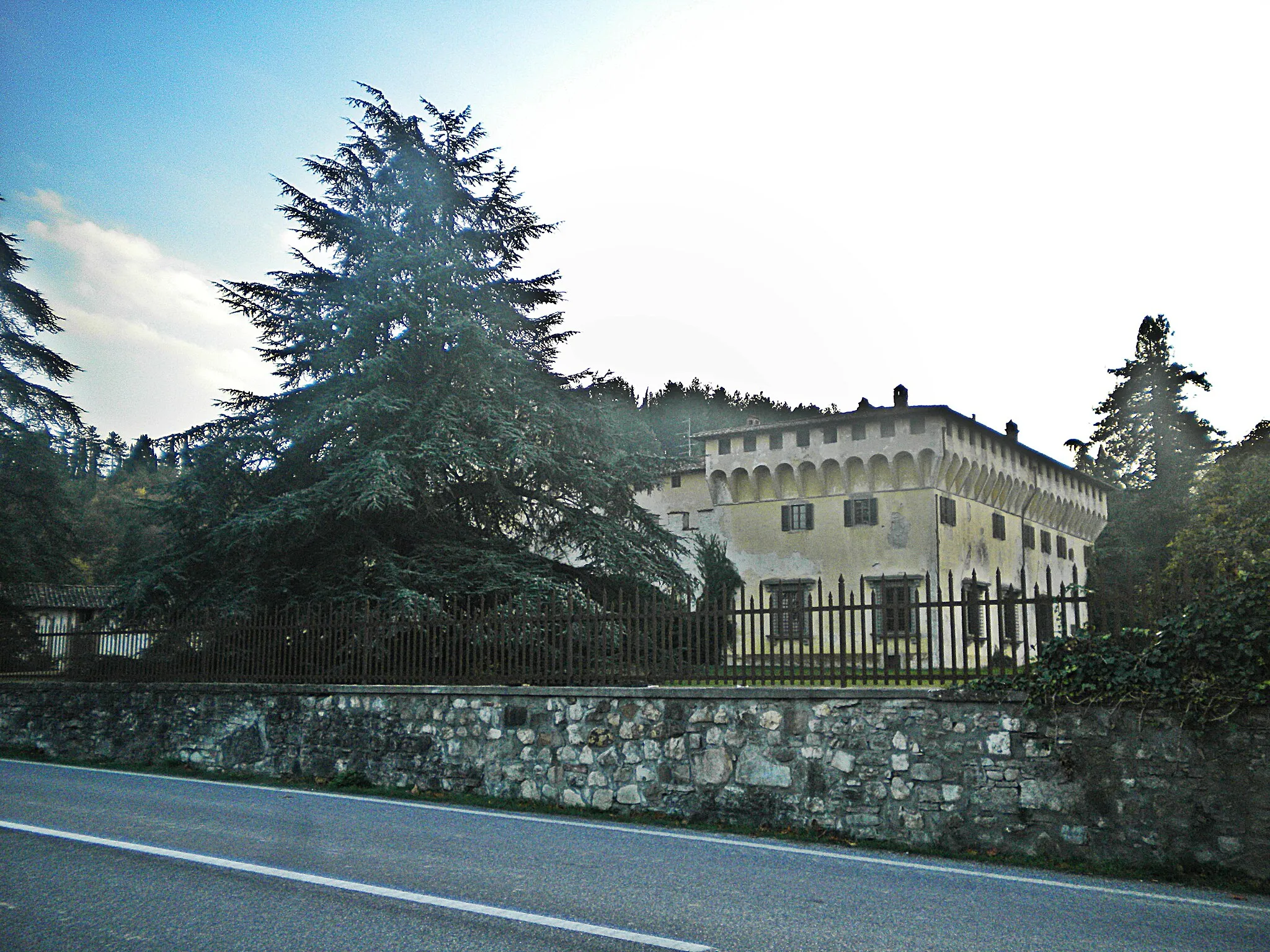 Photo showing: villa