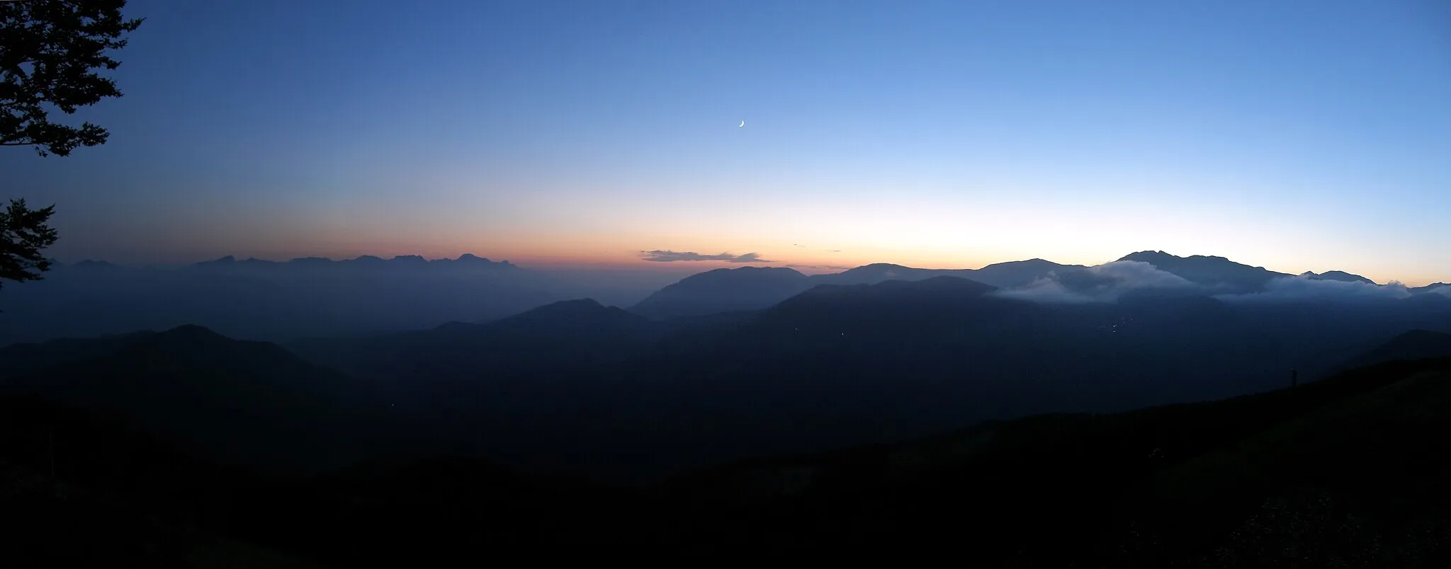 Photo showing: Dusk - San Pellegrino in Alpe (LU) Italy - July 5, 2008