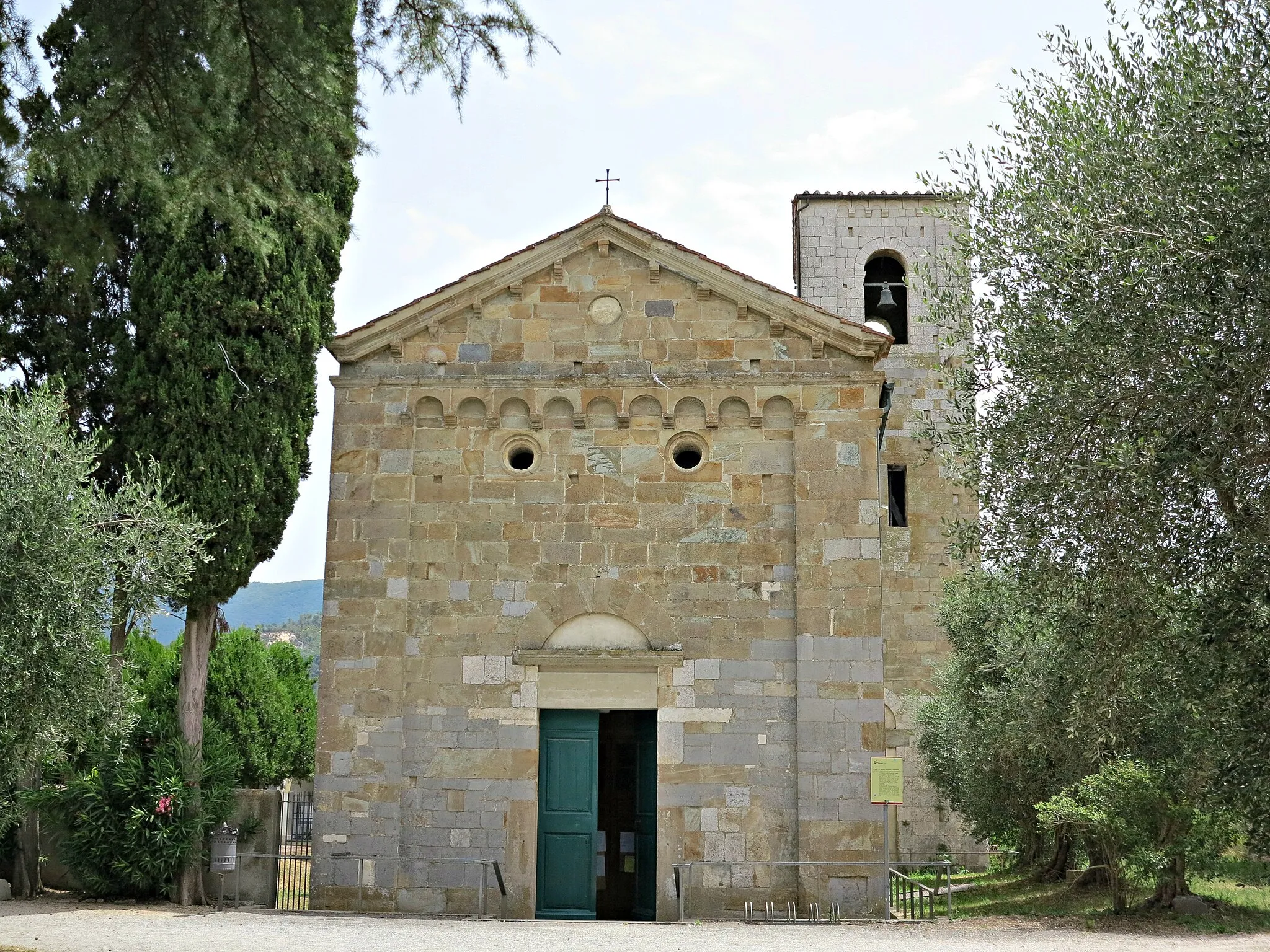 Photo showing: Pieve di Santa Giulia a Caprona (1)