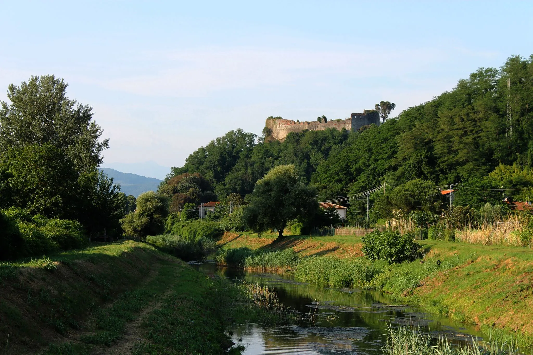 Photo showing: Rocca di Ripafratta (PI) - vista dal canale Ozzeri