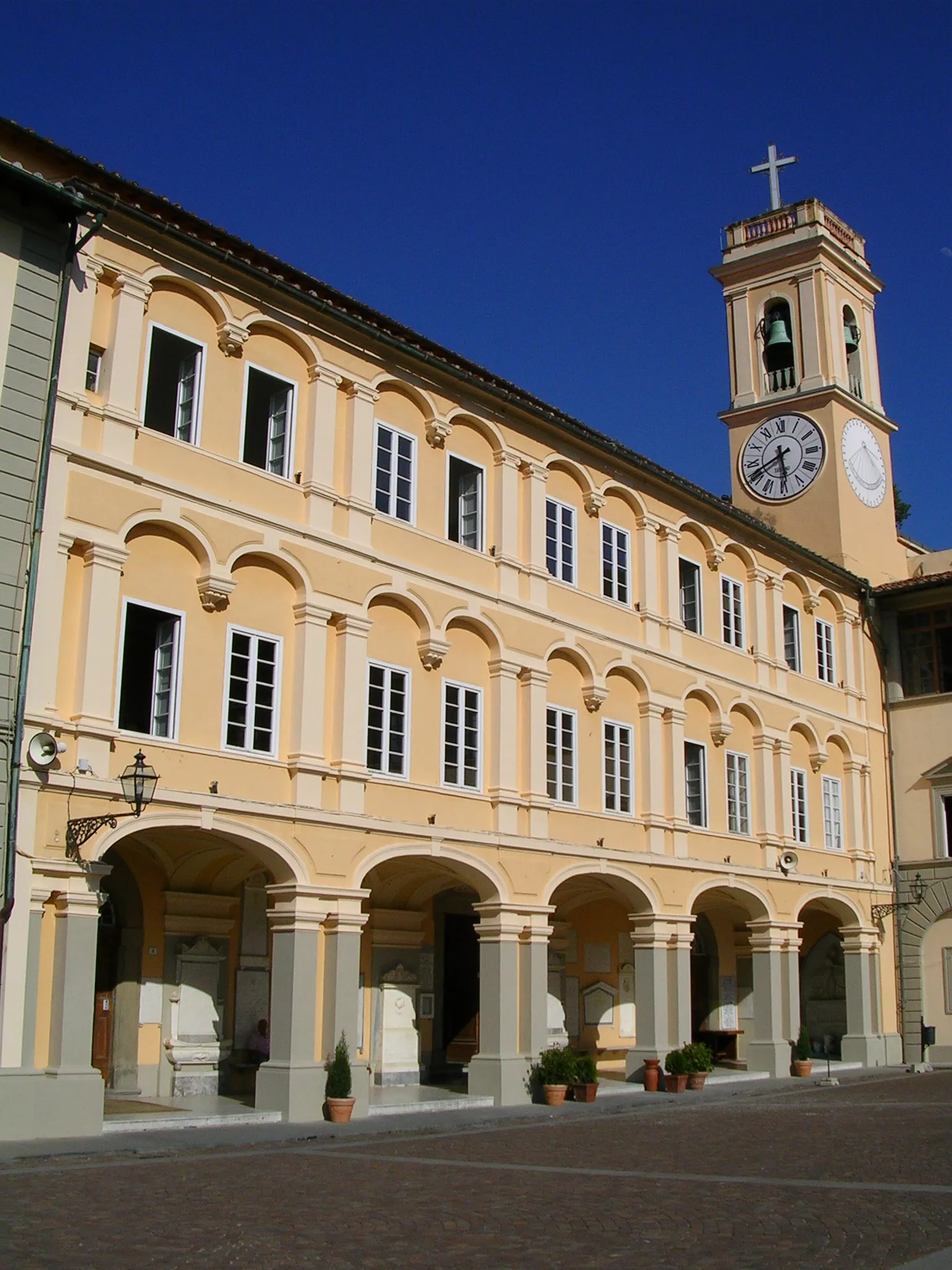 Photo showing: Livorno: il Santuario della Madonna delle Grazie sul colle di Montenero, che deve l'aspetto attuale ad interventi settecenteschi.