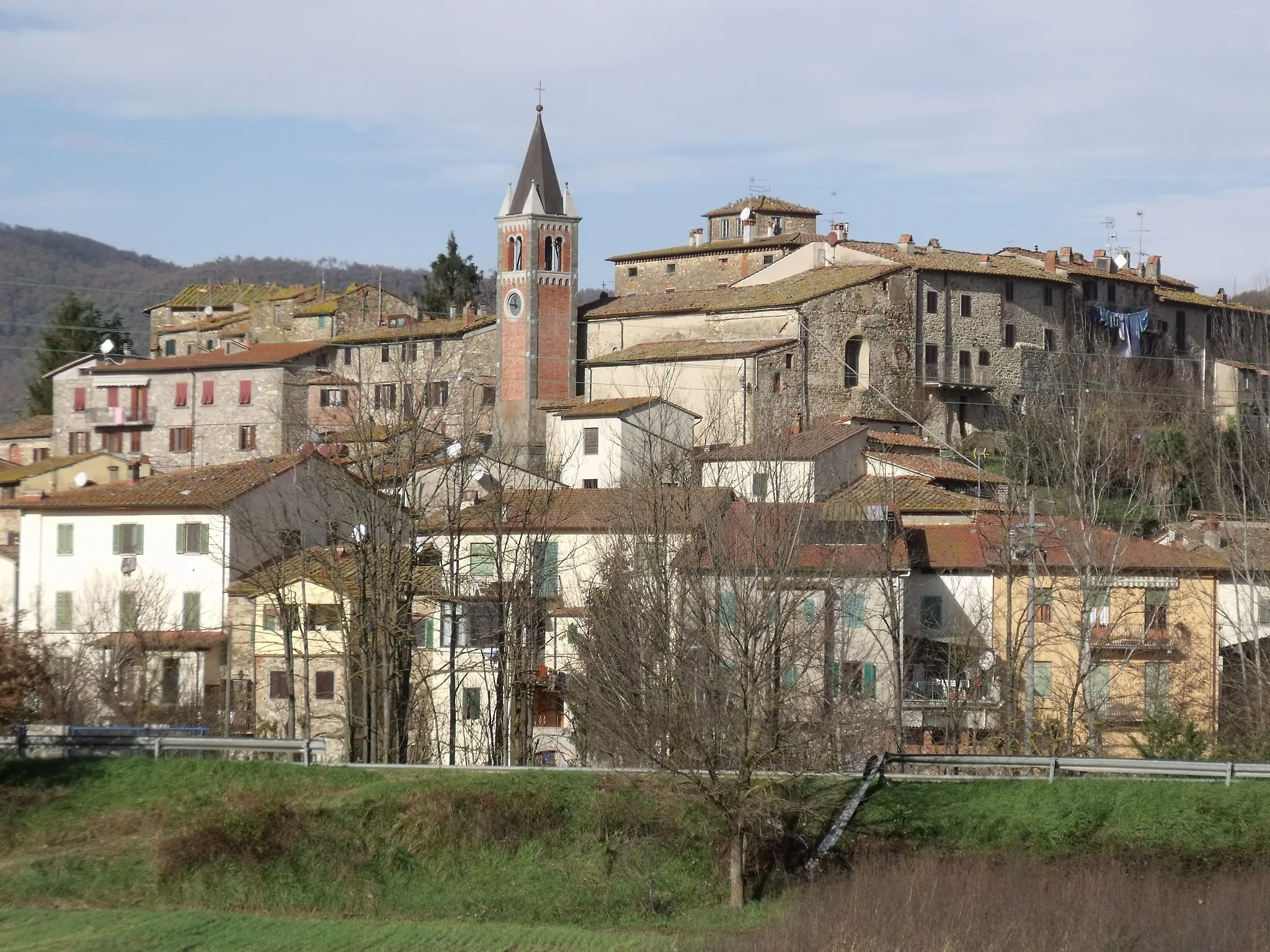 Photo showing: Panorama of Ambra, hamlet of Bucine, Province of Arezzo, Tuscany, Italy